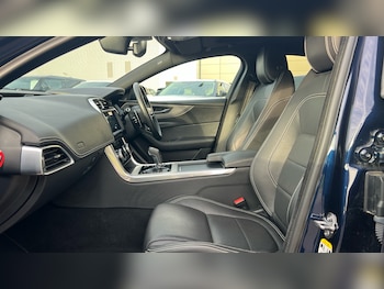 Used Jaguar XE 2019 for sale - 76224907: Photo 3