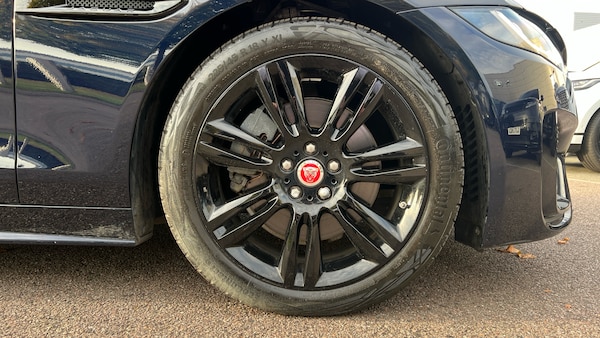 Used Jaguar XE 2019 for sale - 76224907: Photo 8