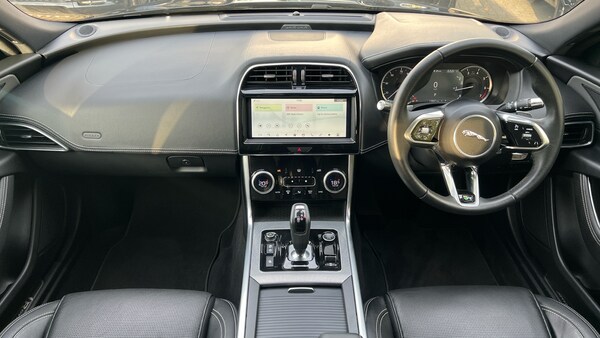 Used Jaguar XE 2019 for sale - 76224907: Photo 9