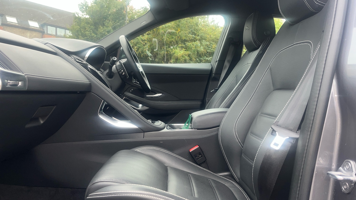 Used Jaguar E-Pace 2023 for sale - 76699565: Photo 3