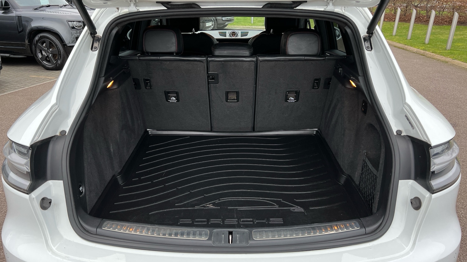 Used Porsche Macan 2021 for sale - 77154512: Photo 12