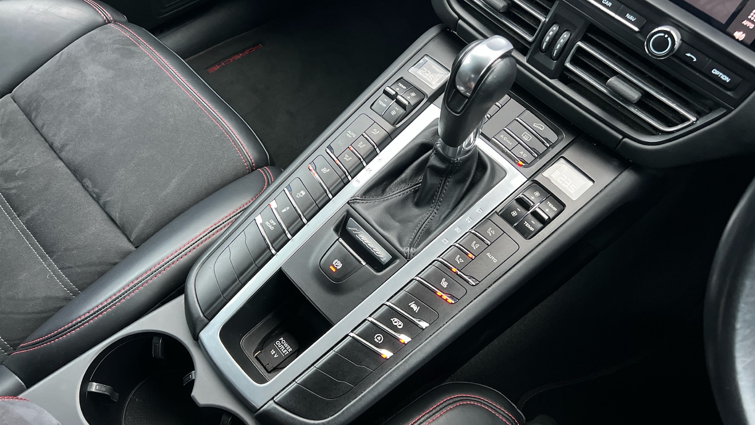 Used Porsche Macan 2021 for sale - 77154512: Photo 20