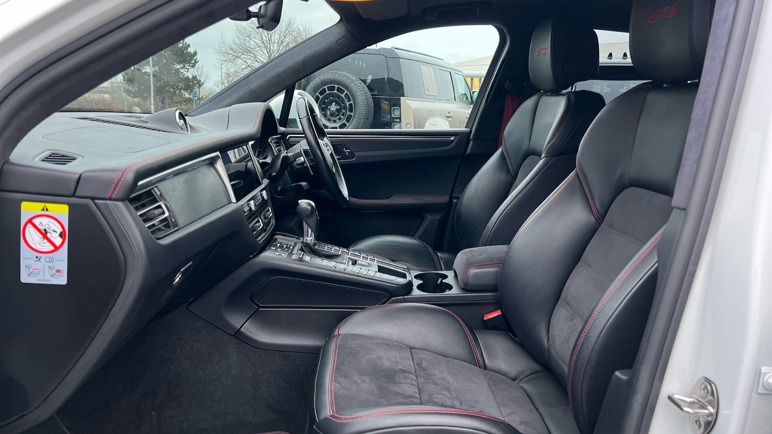 Used Porsche Macan 2021 for sale - 77154512: Photo 3