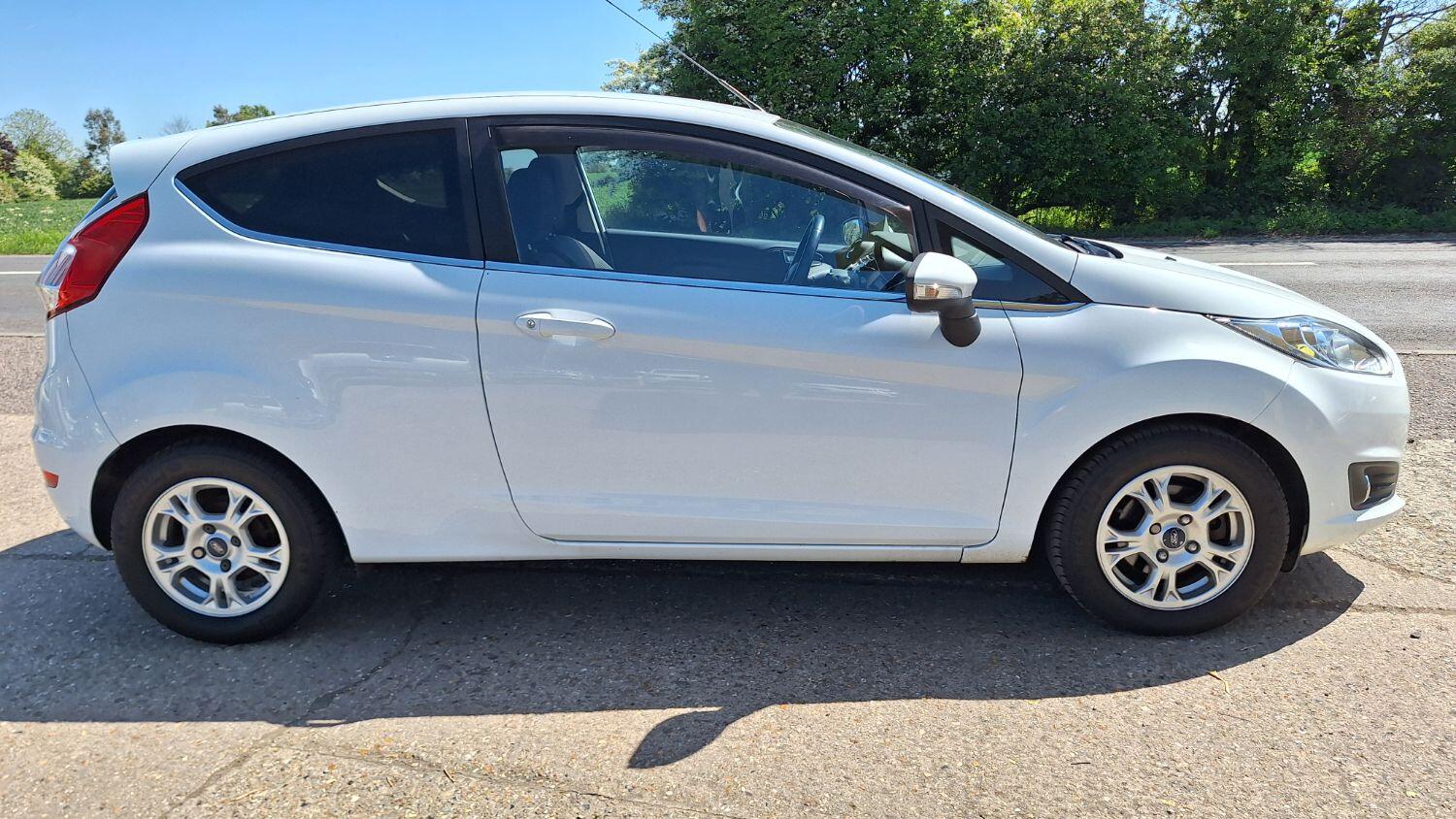 Used Ford Fiesta 2015 for sale - 76794077: Photo 2