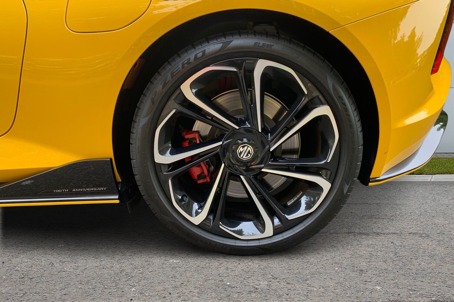 2024 MG Cyberster 375kW GT Dual Motor 77 kWh 2dr AWD Auto Convertible Electric A - Picture 9 of 24