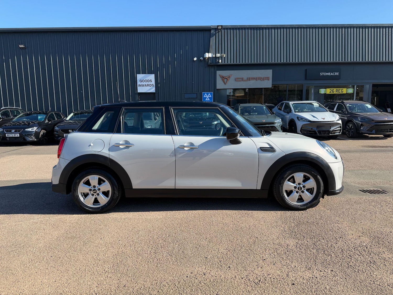 Used MINI Hatch 2022 for sale - 77940173: Photo 2