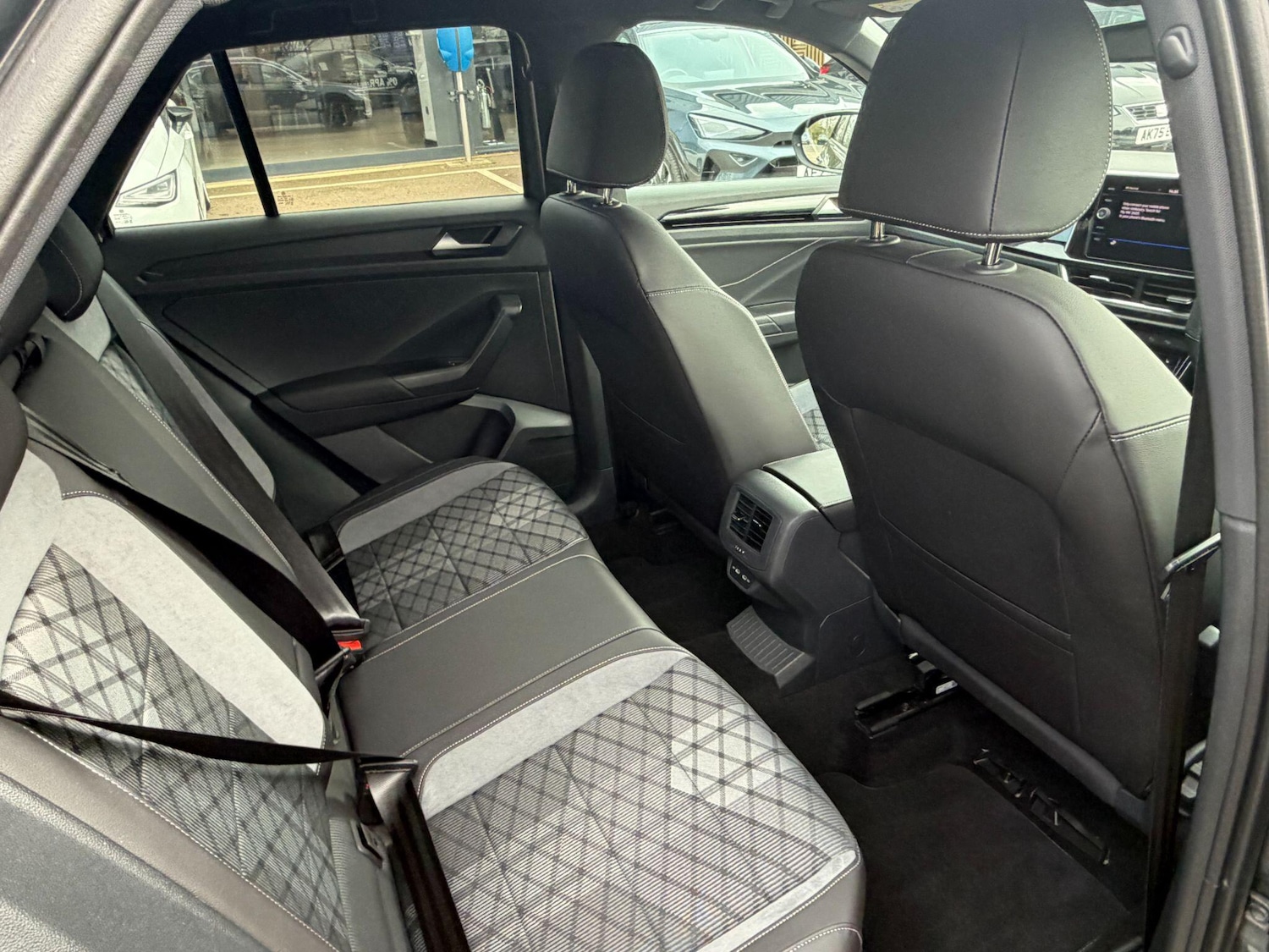 Used Volkswagen T-Roc 2023 for sale - 77840020: Photo 14