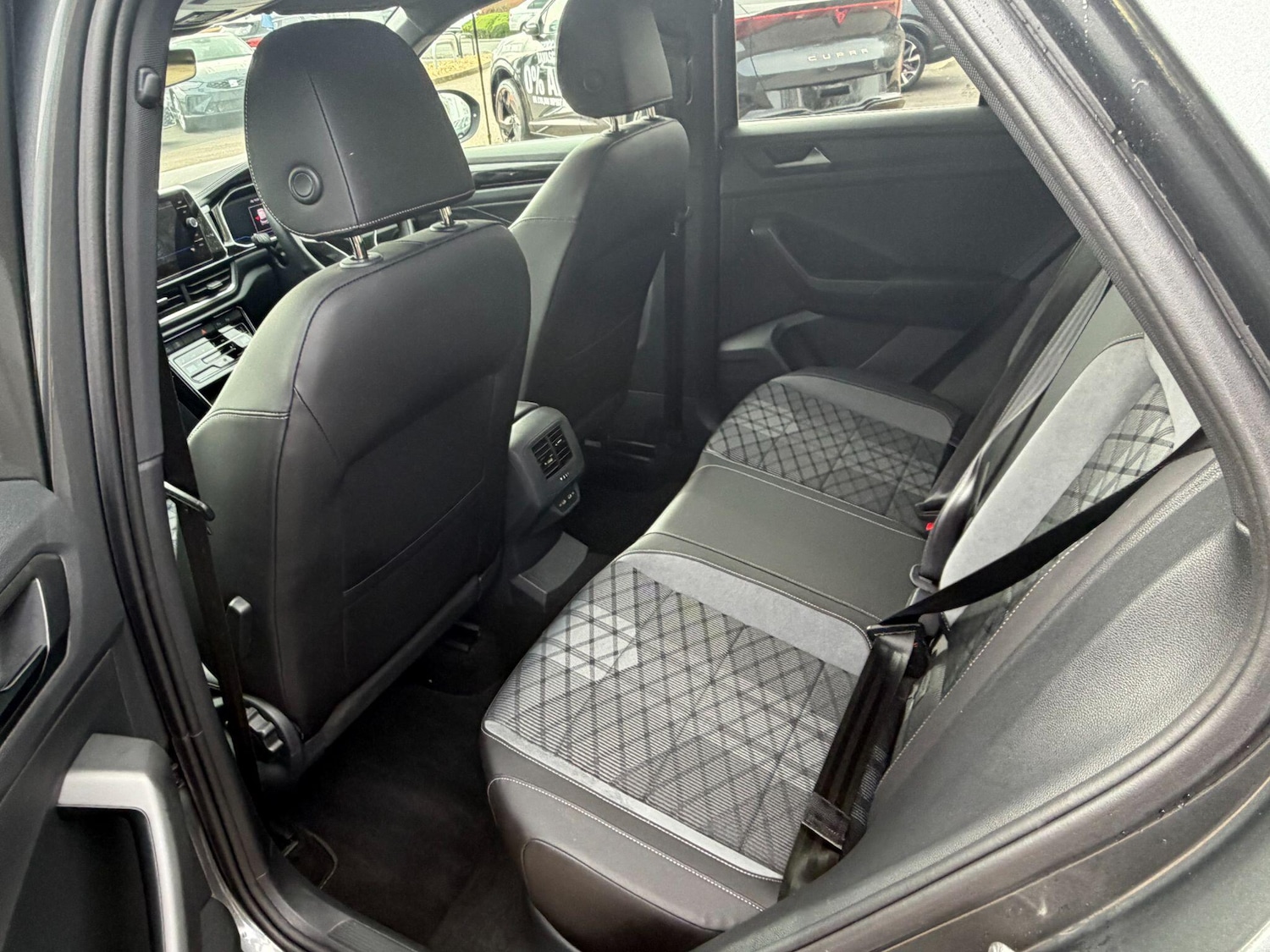 Used Volkswagen T-Roc 2023 for sale - 77840020: Photo 15