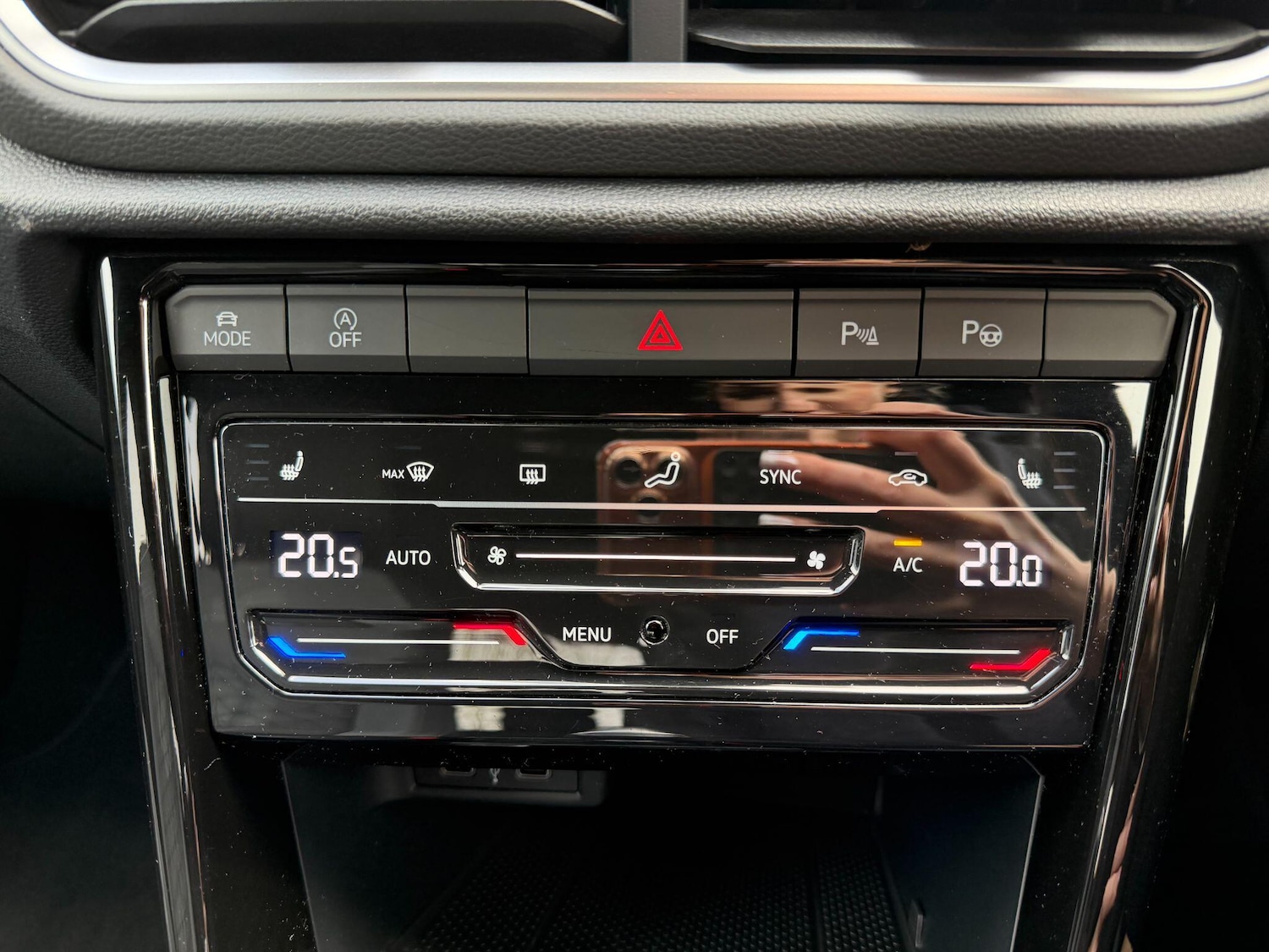 Used Volkswagen T-Roc 2023 for sale - 77840020: Photo 16