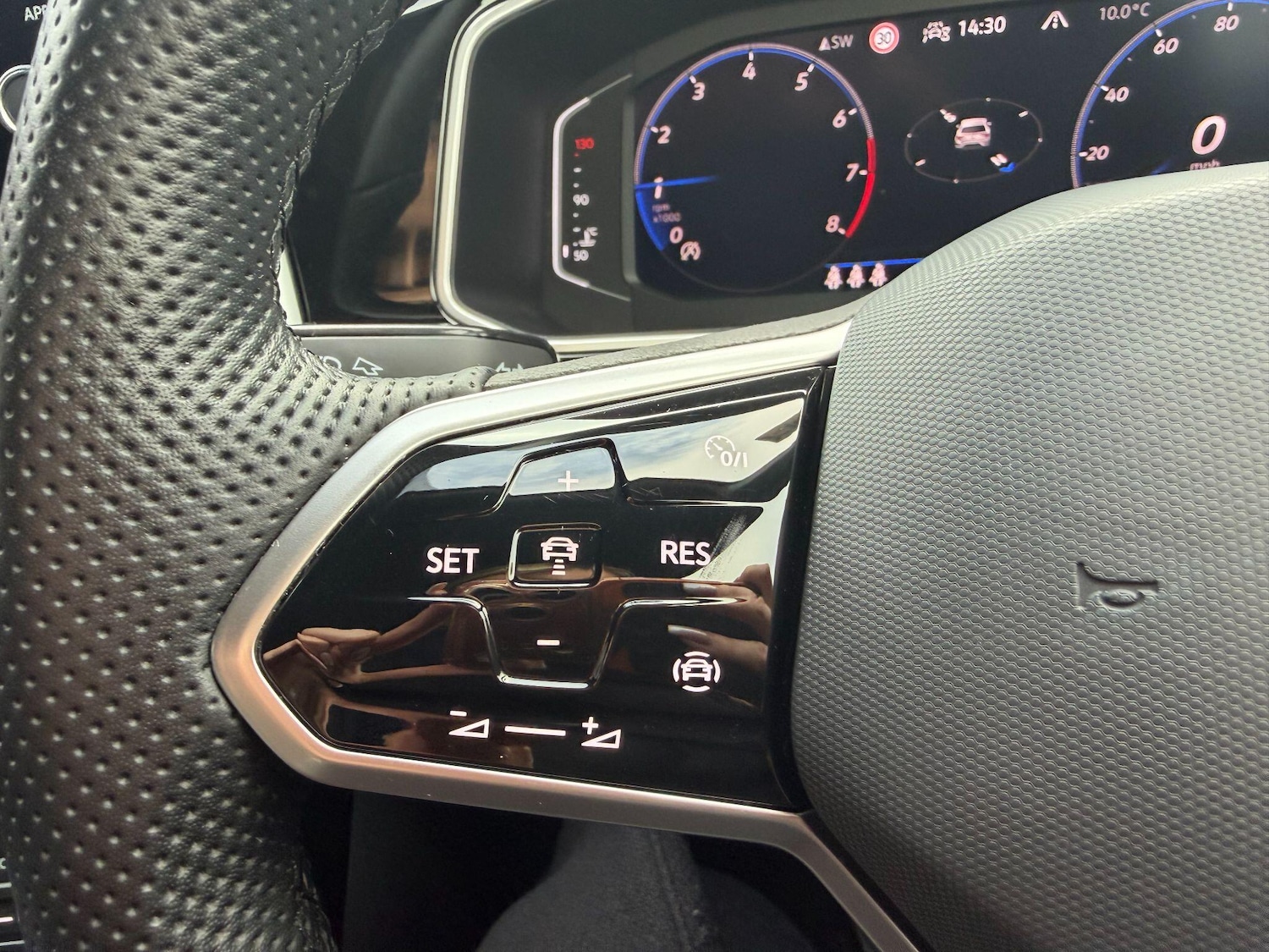 Used Volkswagen T-Roc 2023 for sale - 77840020: Photo 17