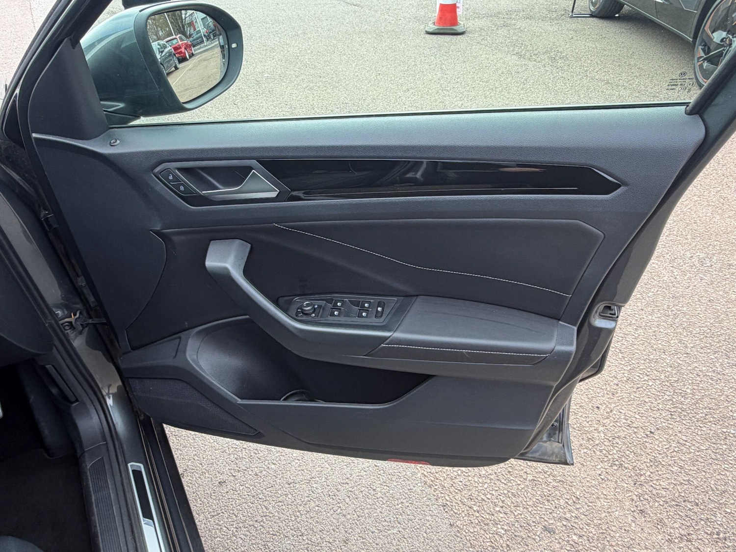 Used Volkswagen T-Roc 2023 for sale - 77840020: Photo 21