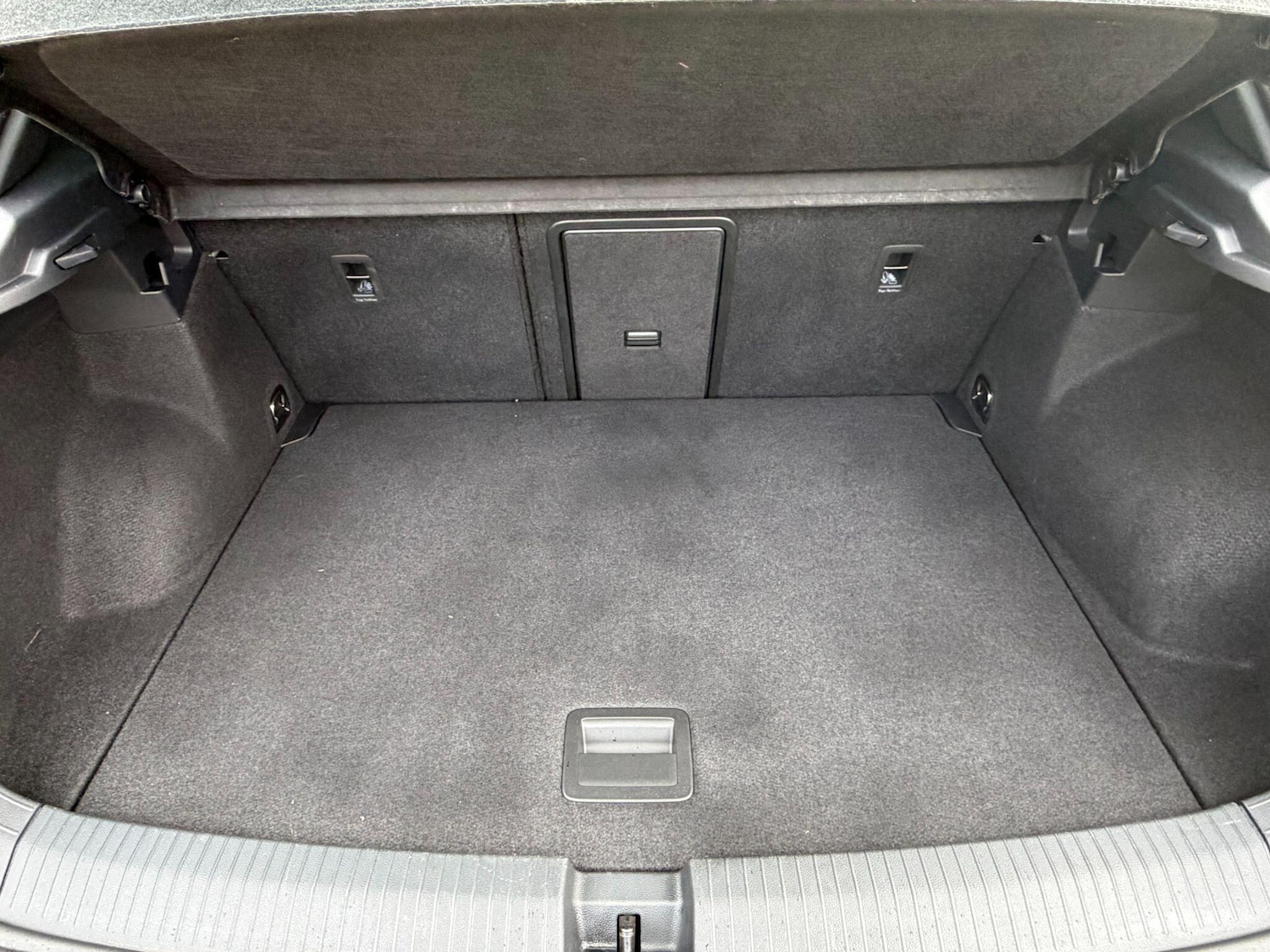 Used Volkswagen T-Roc 2023 for sale - 77840020: Photo 29