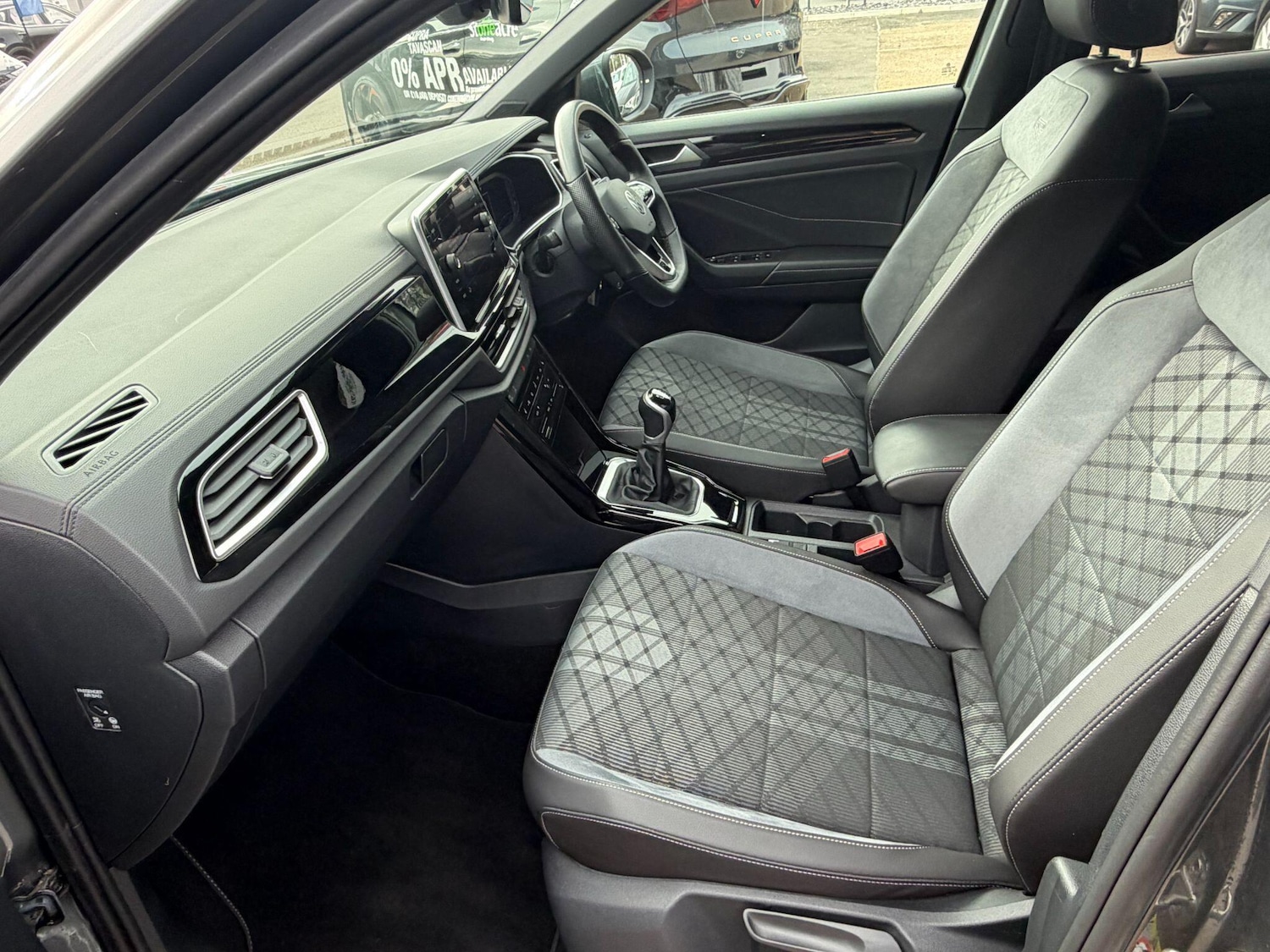 Used Volkswagen T-Roc 2023 for sale - 77840020: Photo 32