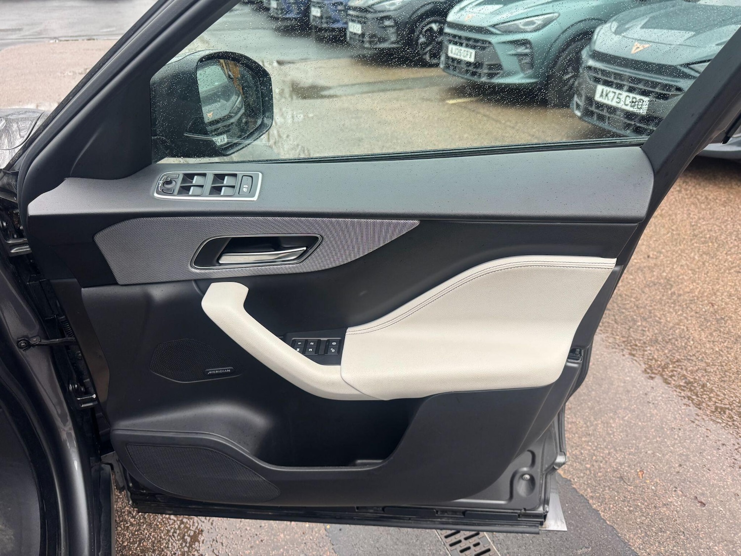 Used Jaguar F-Pace 2018 for sale - 76765637: Photo 11