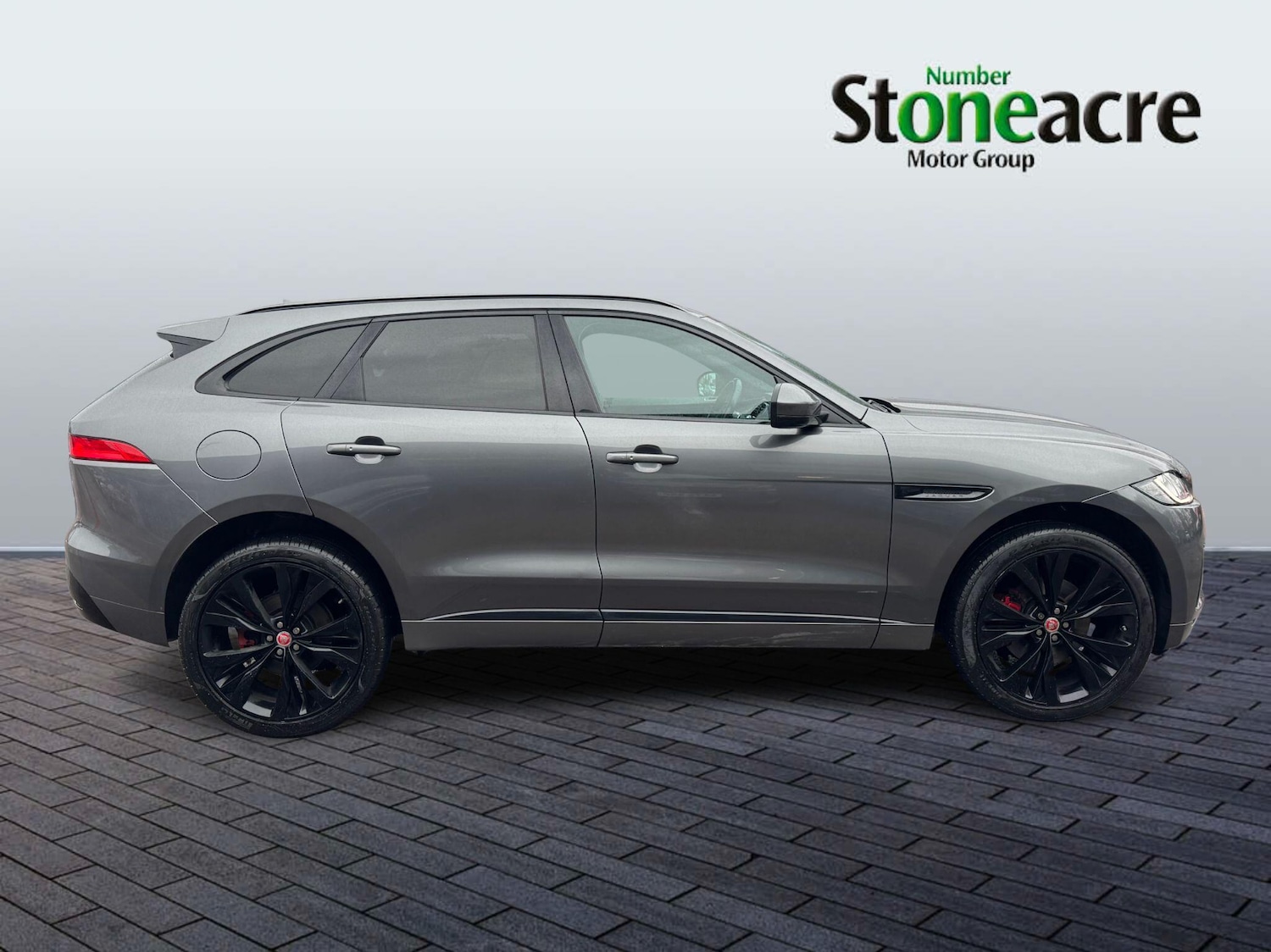 Used Jaguar F-Pace 2018 for sale - 76765637: Photo 2