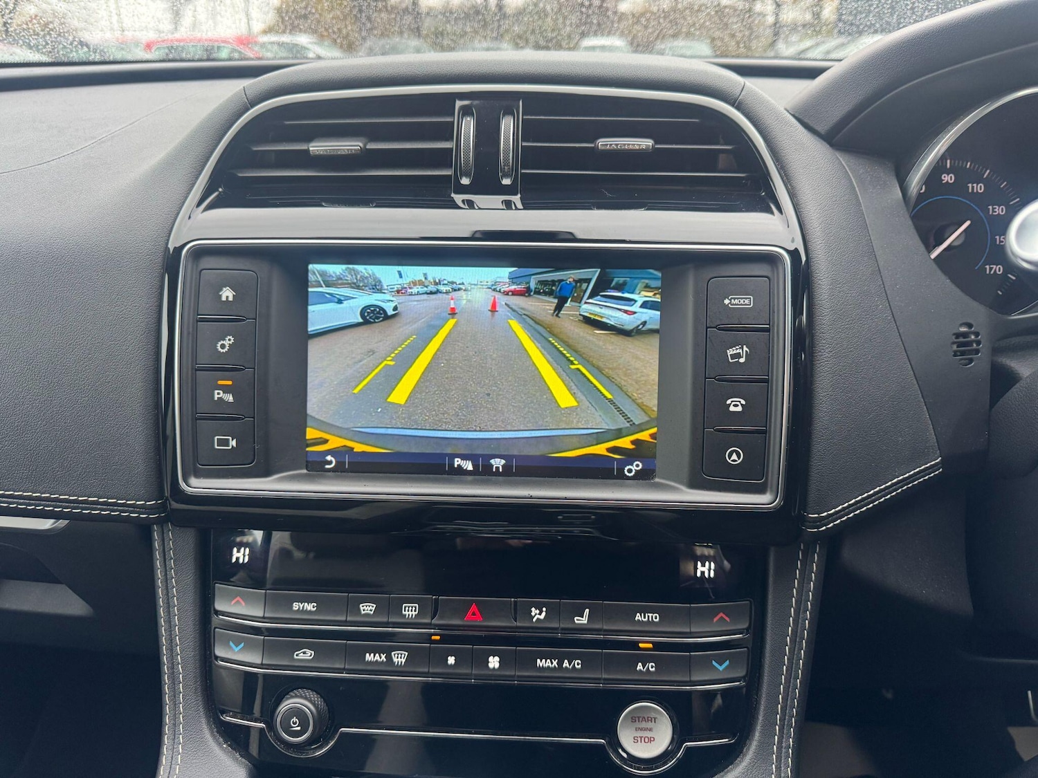 Used Jaguar F-Pace 2018 for sale - 76765637: Photo 9