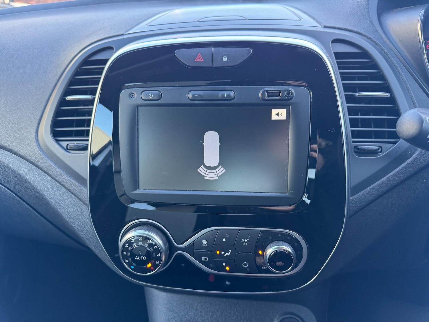 Used Renault Captur 2018 for sale - 76856037: Photo 10