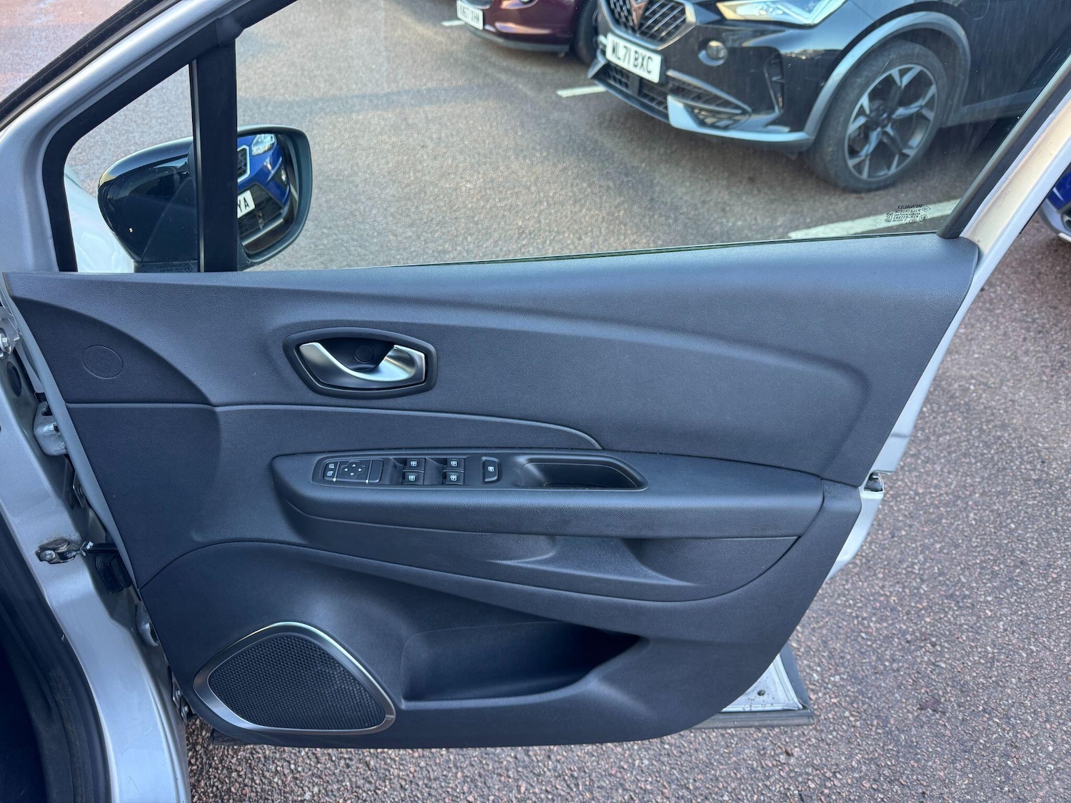 Used Renault Captur 2018 for sale - 76856037: Photo 11