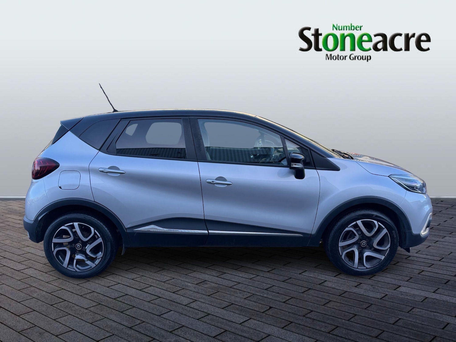 Used Renault Captur 2018 for sale - 76856037: Photo 2