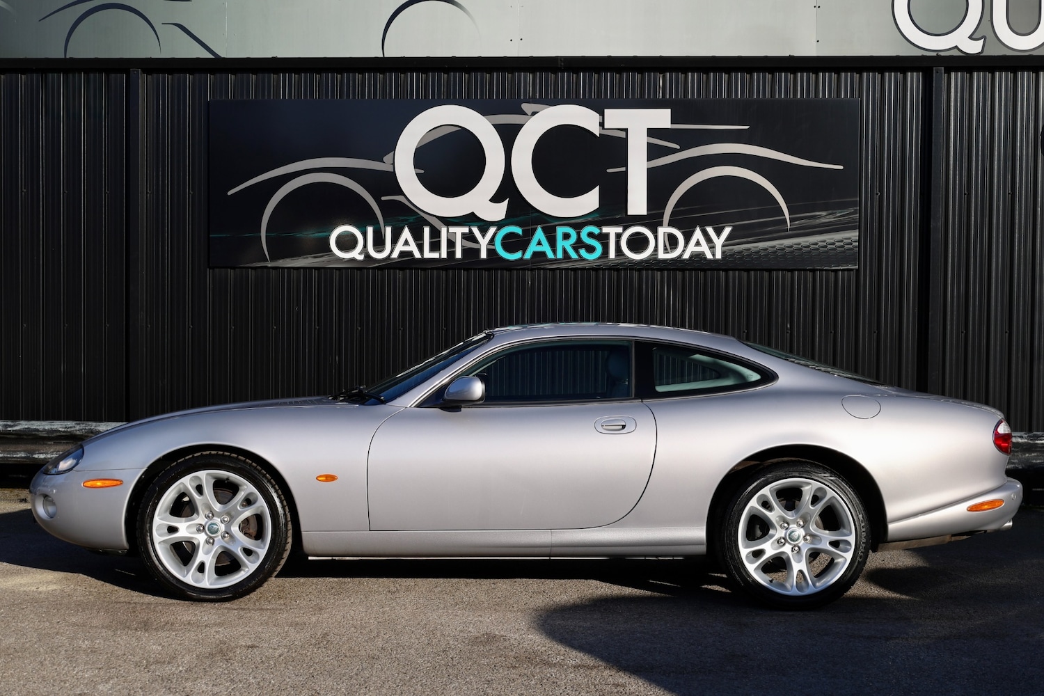 Used Jaguar XK8 2004 for sale - 78118498: Photo 2