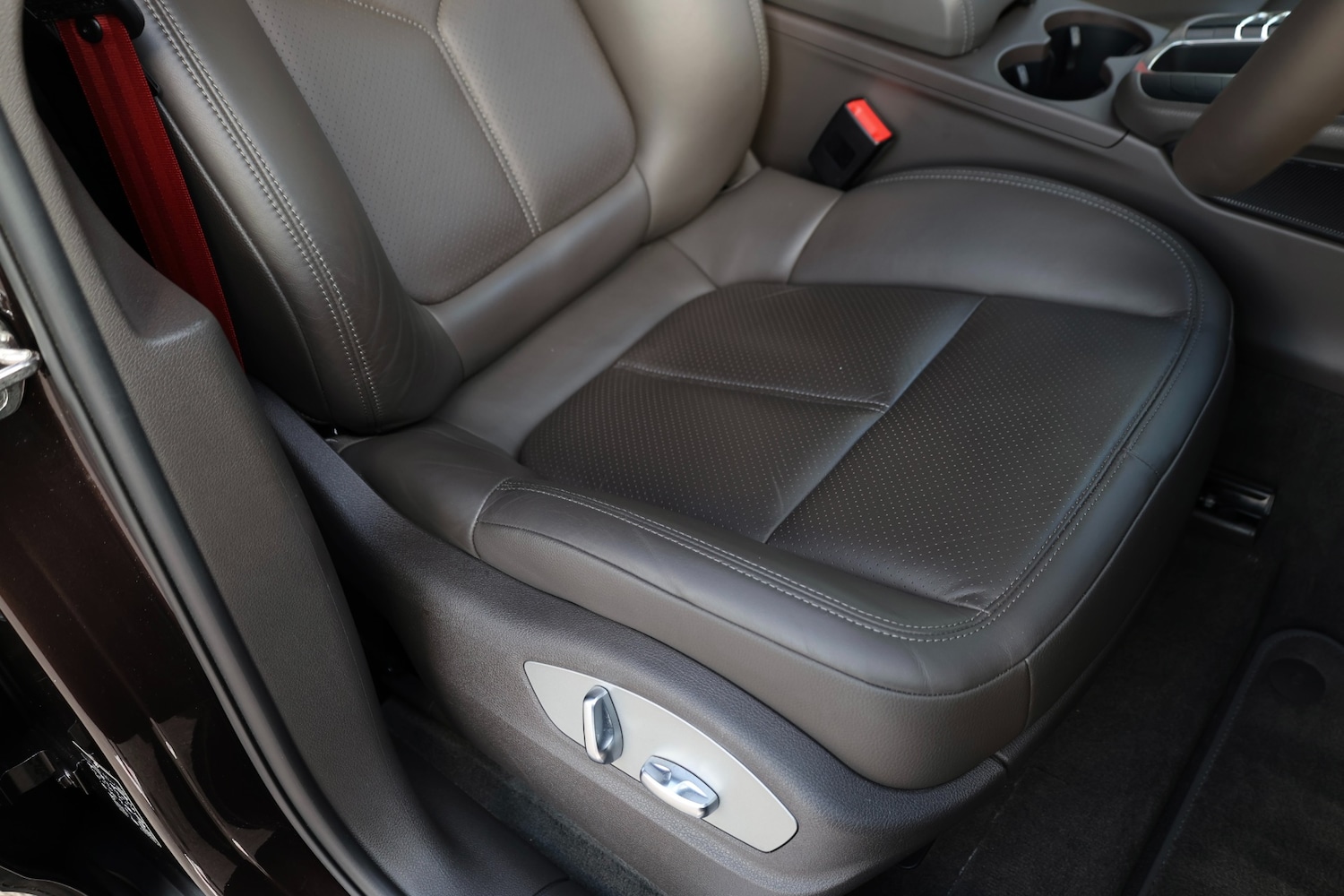 Used Porsche Macan 2021 for sale - 78219485: Photo 42