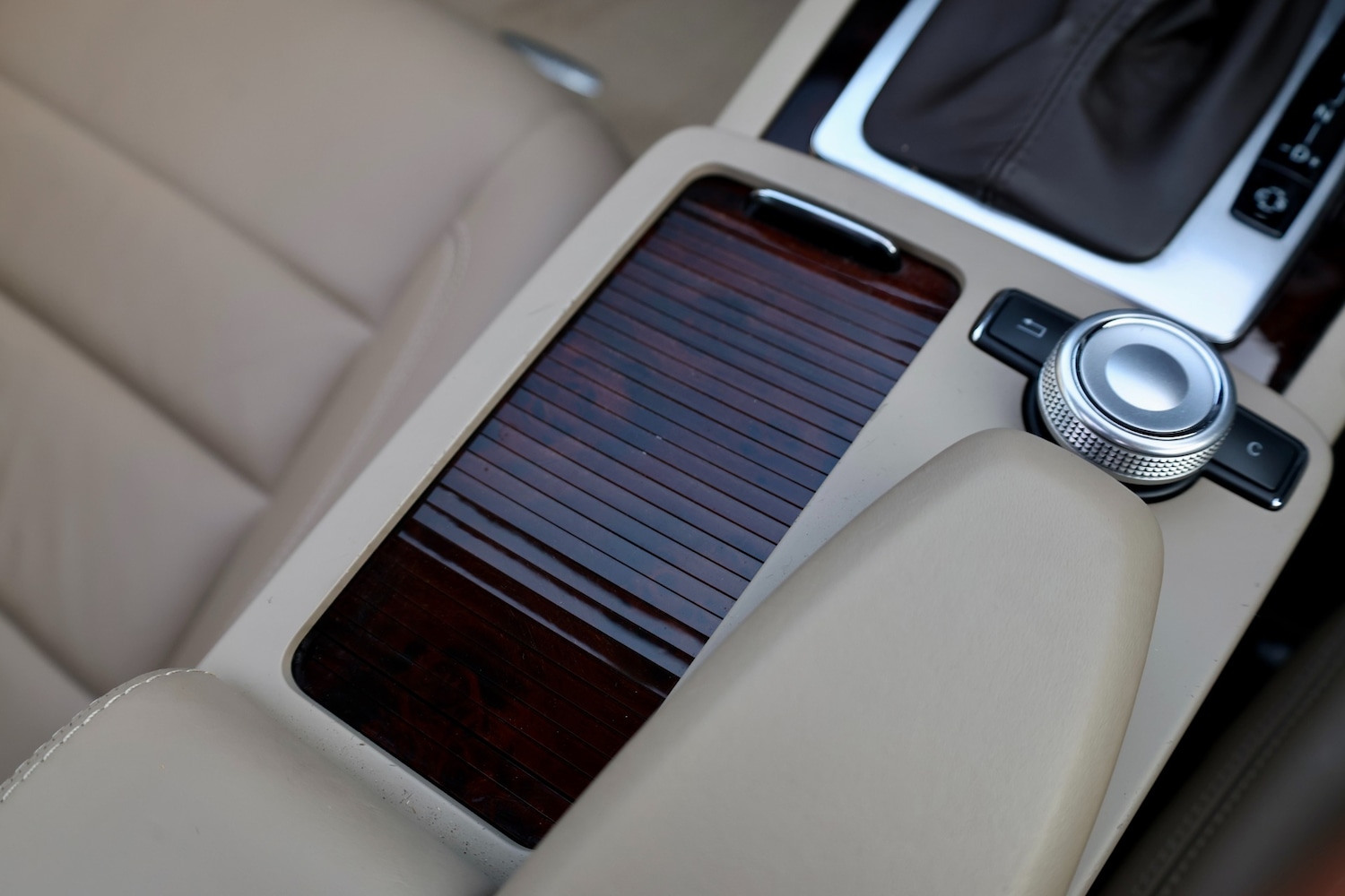 Used Mercedes-Benz E Class 2010 for sale - 77989857: Photo 26