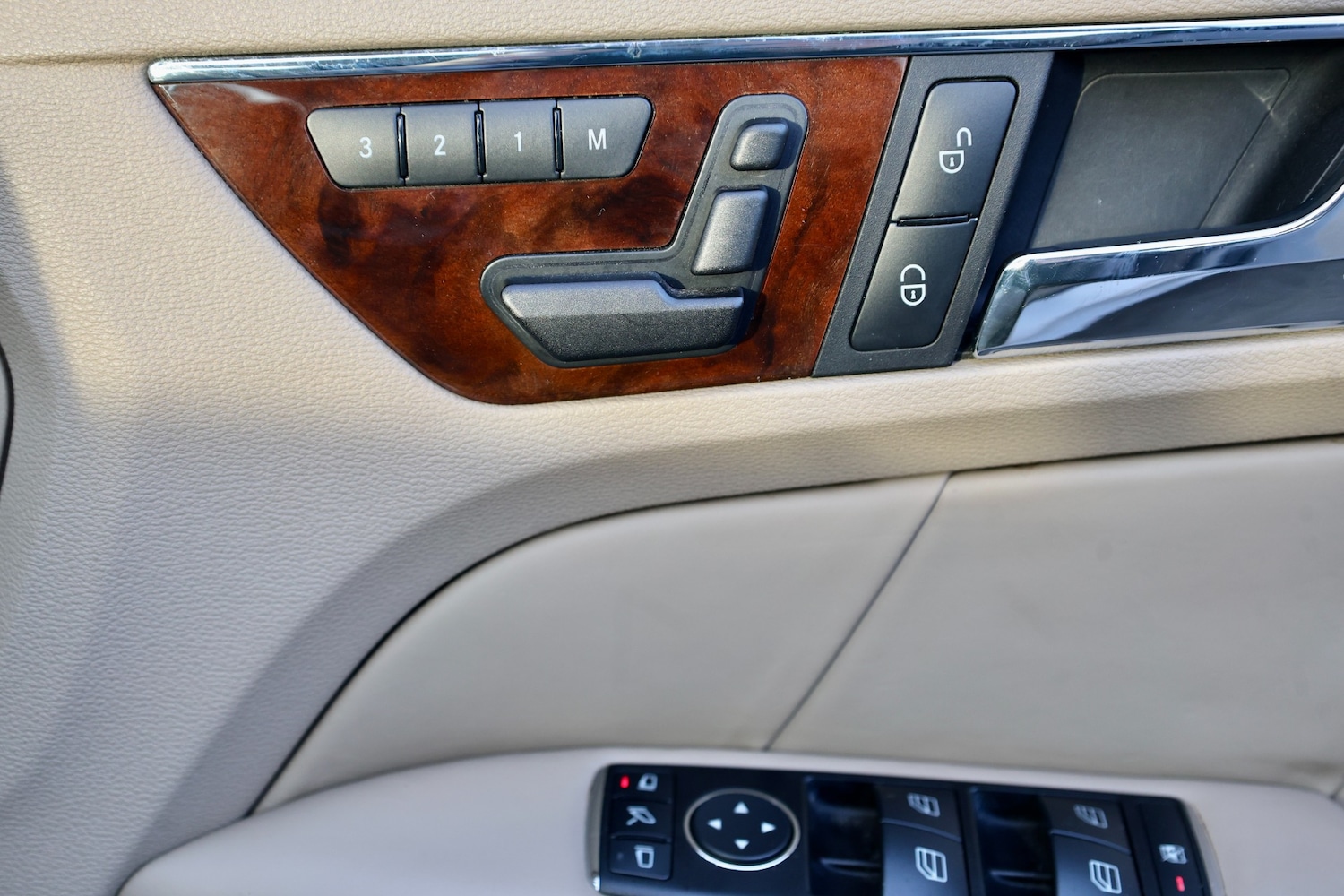 Used Mercedes-Benz E Class 2010 for sale - 77989857: Photo 28