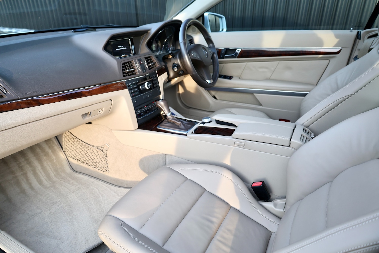 Used Mercedes-Benz E Class 2010 for sale - 77989857: Photo 3