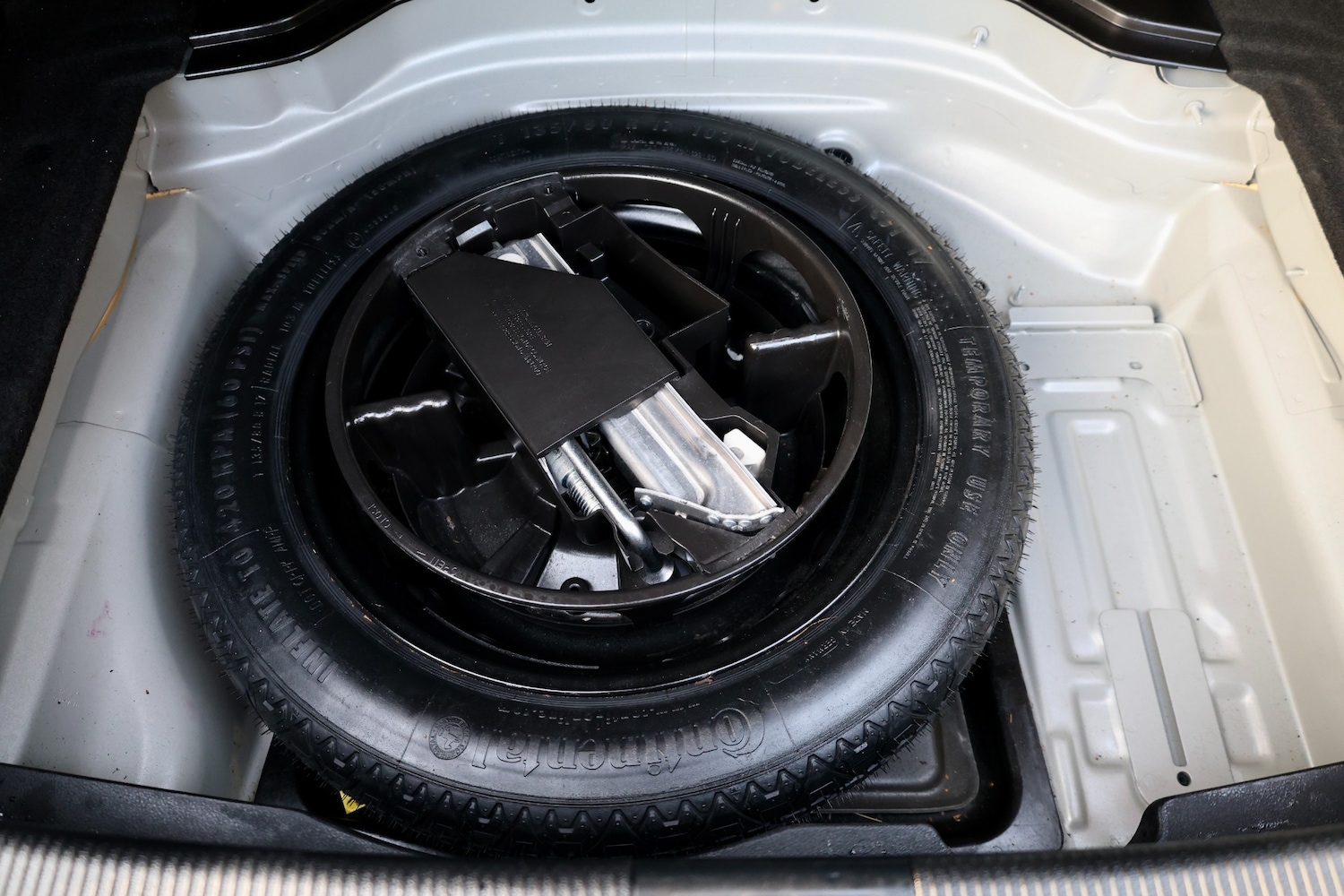 Used Mercedes-Benz E Class 2010 for sale - 77989857: Photo 31