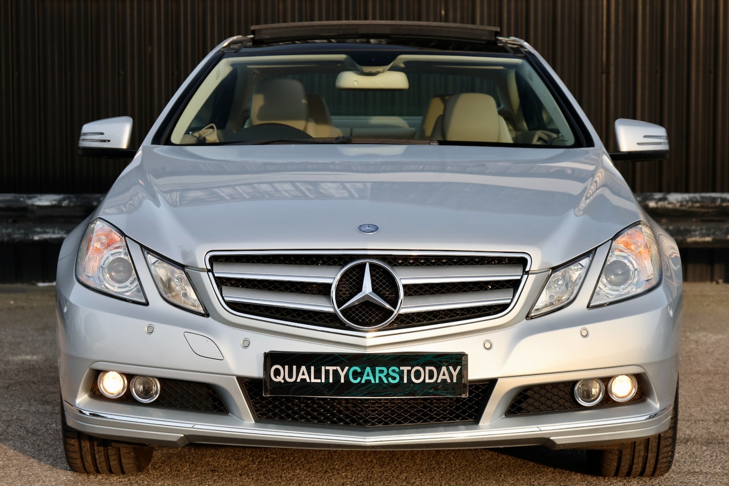 Used Mercedes-Benz E Class 2010 for sale - 77989857: Photo 4