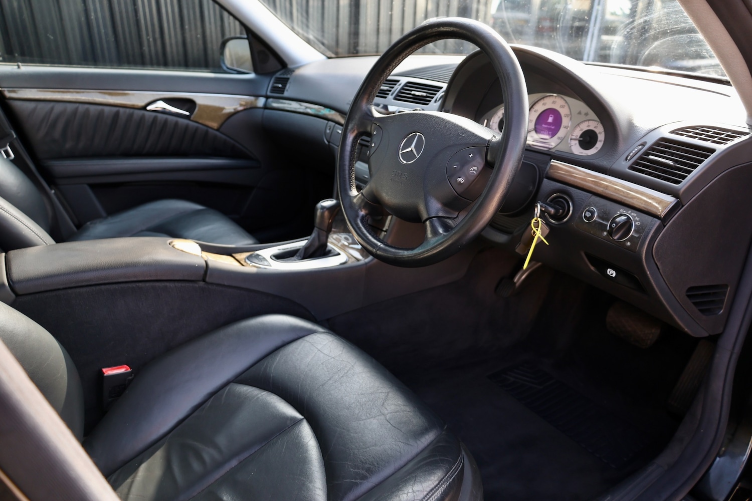 Used Mercedes-Benz E Class 2003 for sale - 77897909: Photo 11