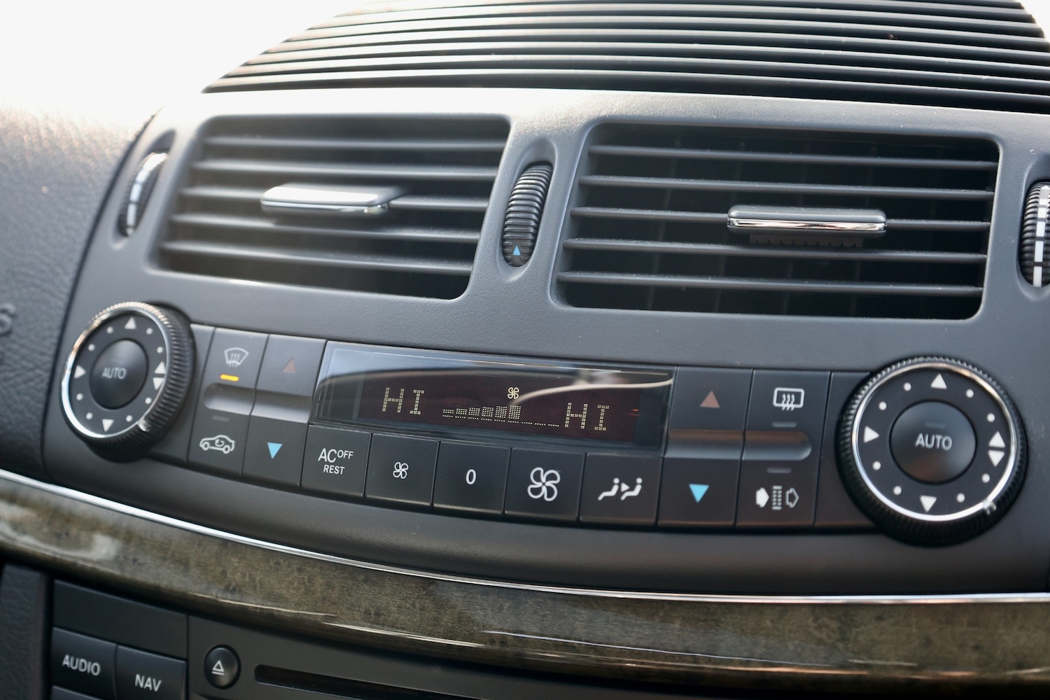 Used Mercedes-Benz E Class 2003 for sale - 77897909: Photo 22