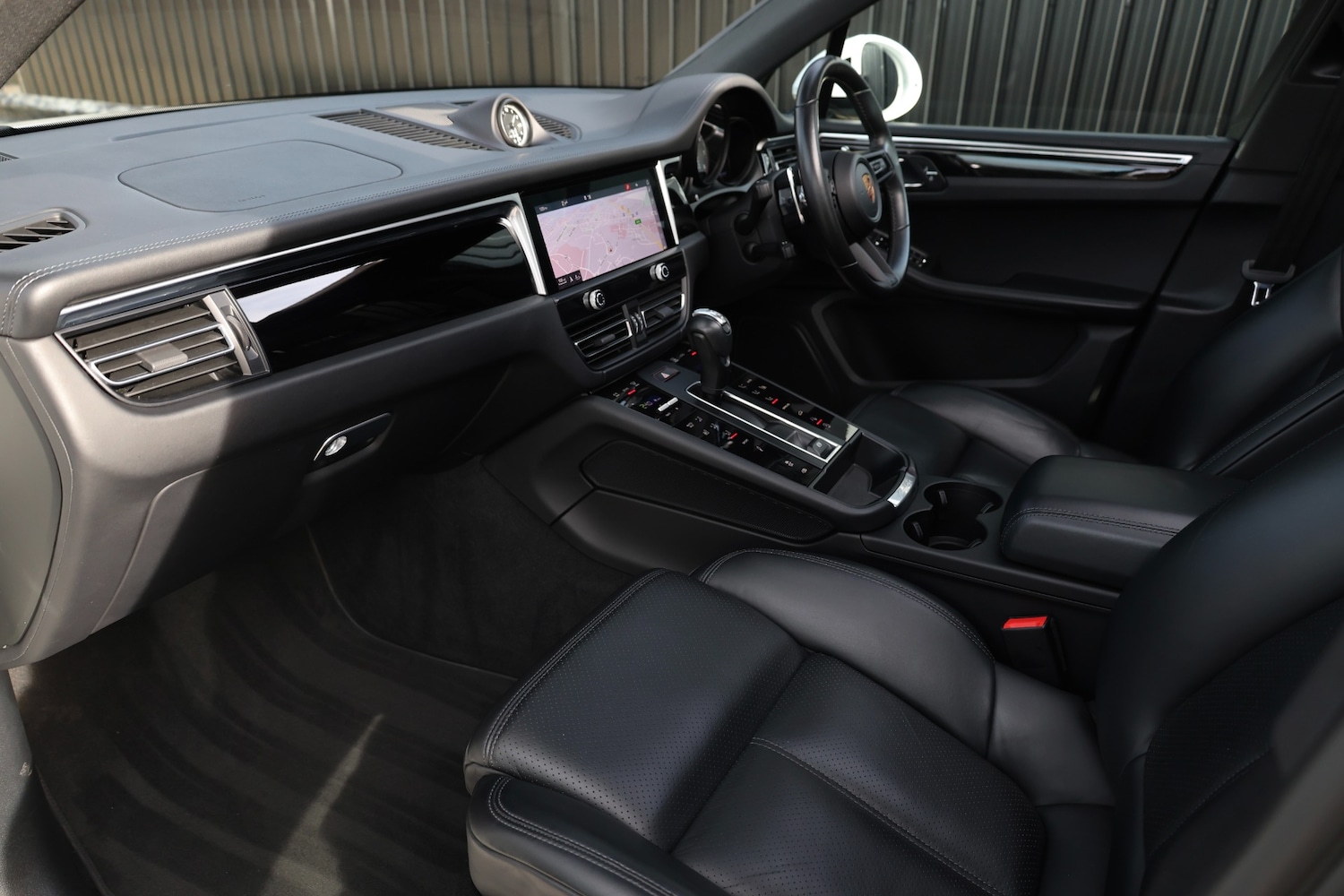 Used Porsche Macan 2021 for sale - 77656498: Photo 3