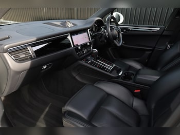 Used Porsche Macan 2021 for sale - 77656498: Photo