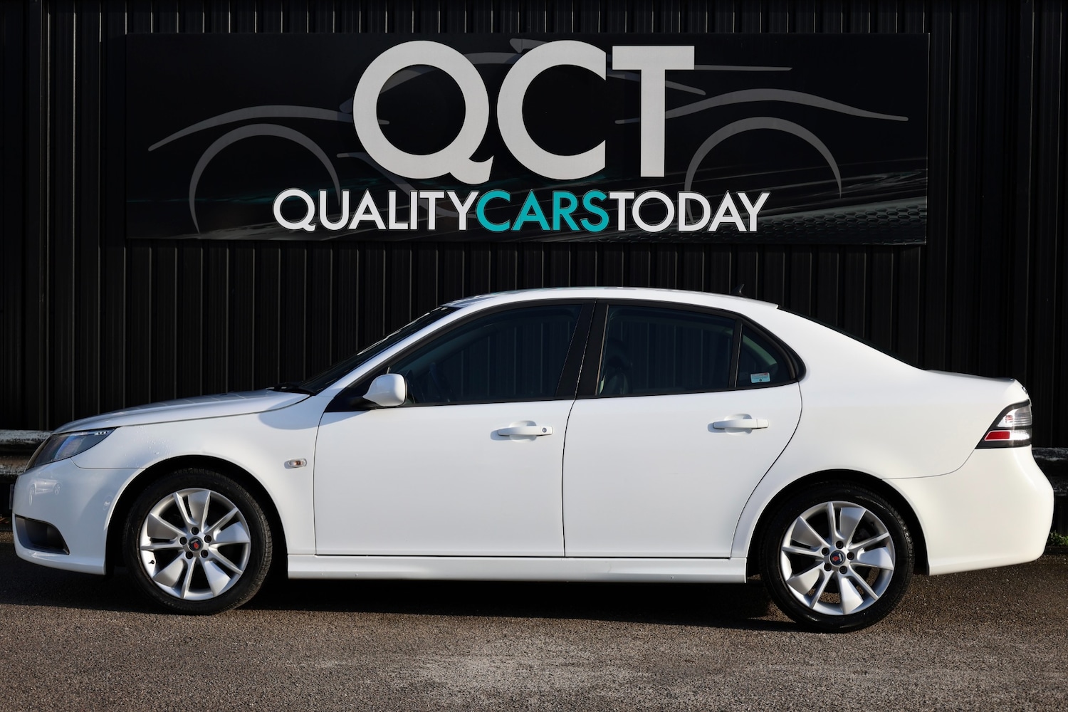 Used Saab 9-3 2010 for sale - 77357592: Photo 2