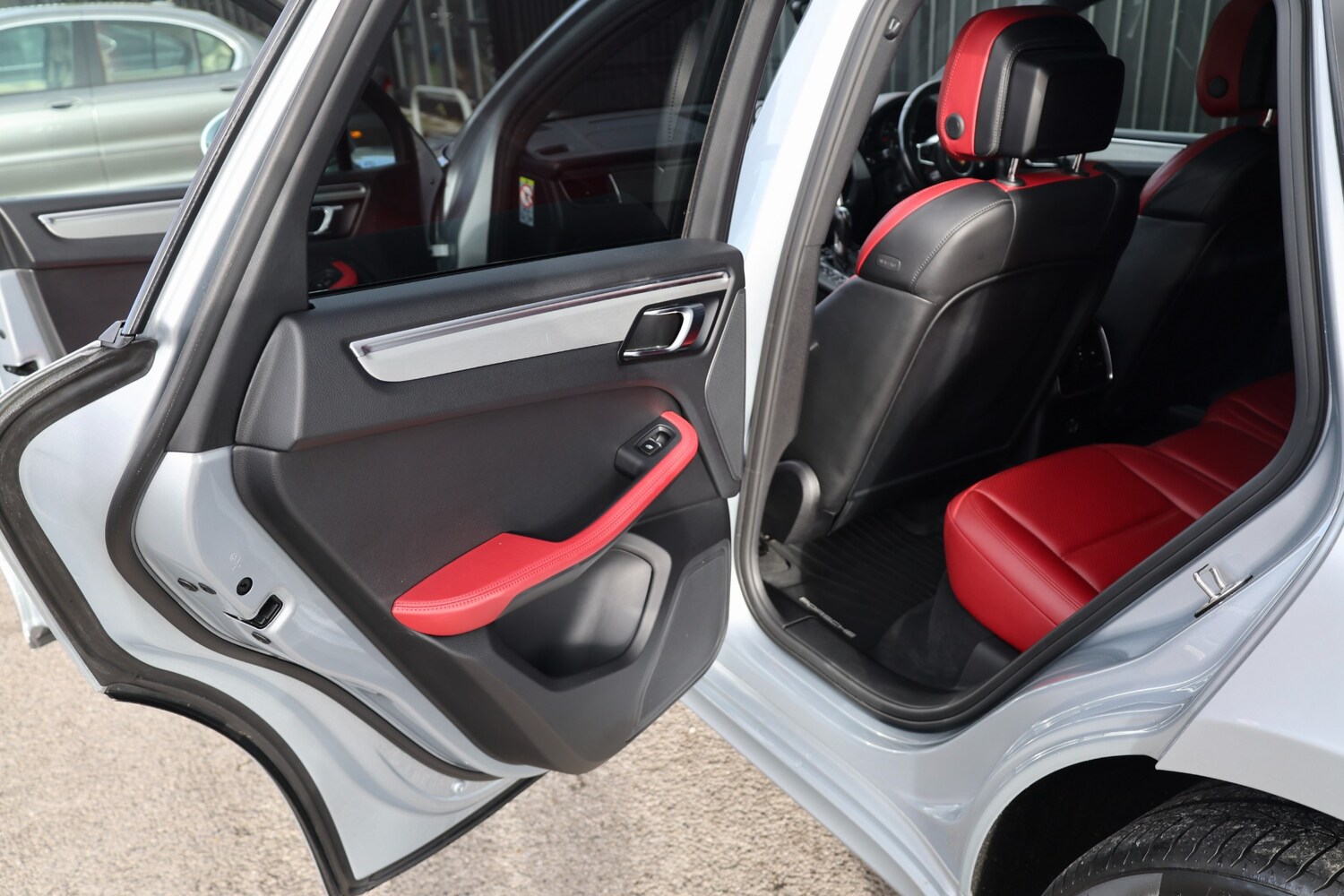 Used Porsche Macan 2017 for sale - 76357186: Photo 47