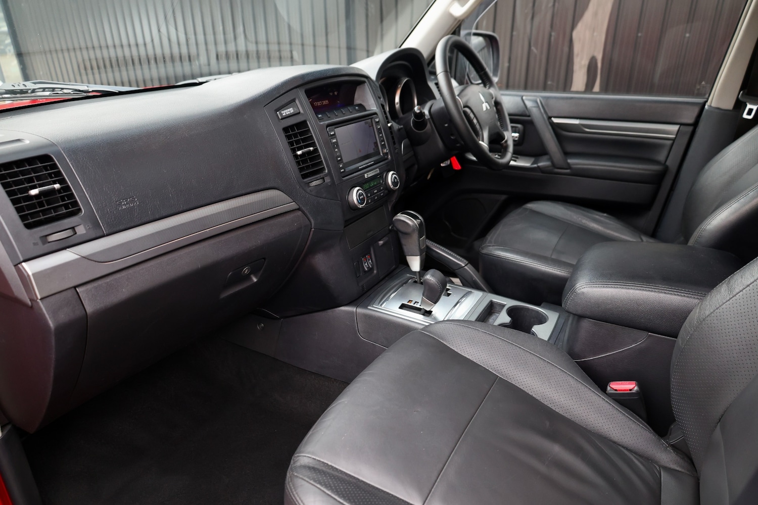 Used Mitsubishi Shogun 2010 for sale - 76339066: Photo 3