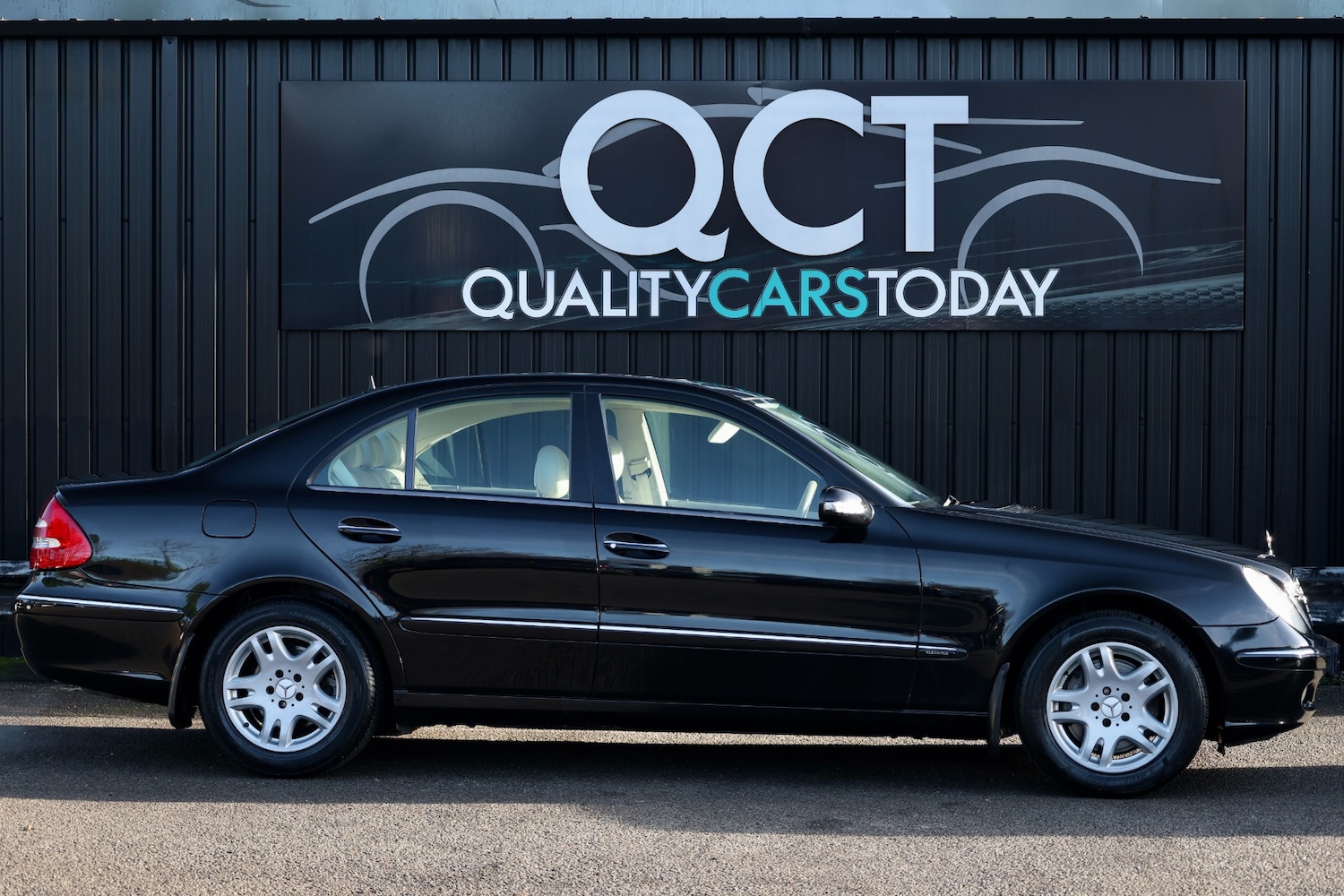 Used Mercedes-Benz E Class 2005 for sale - 76943509: Photo 10