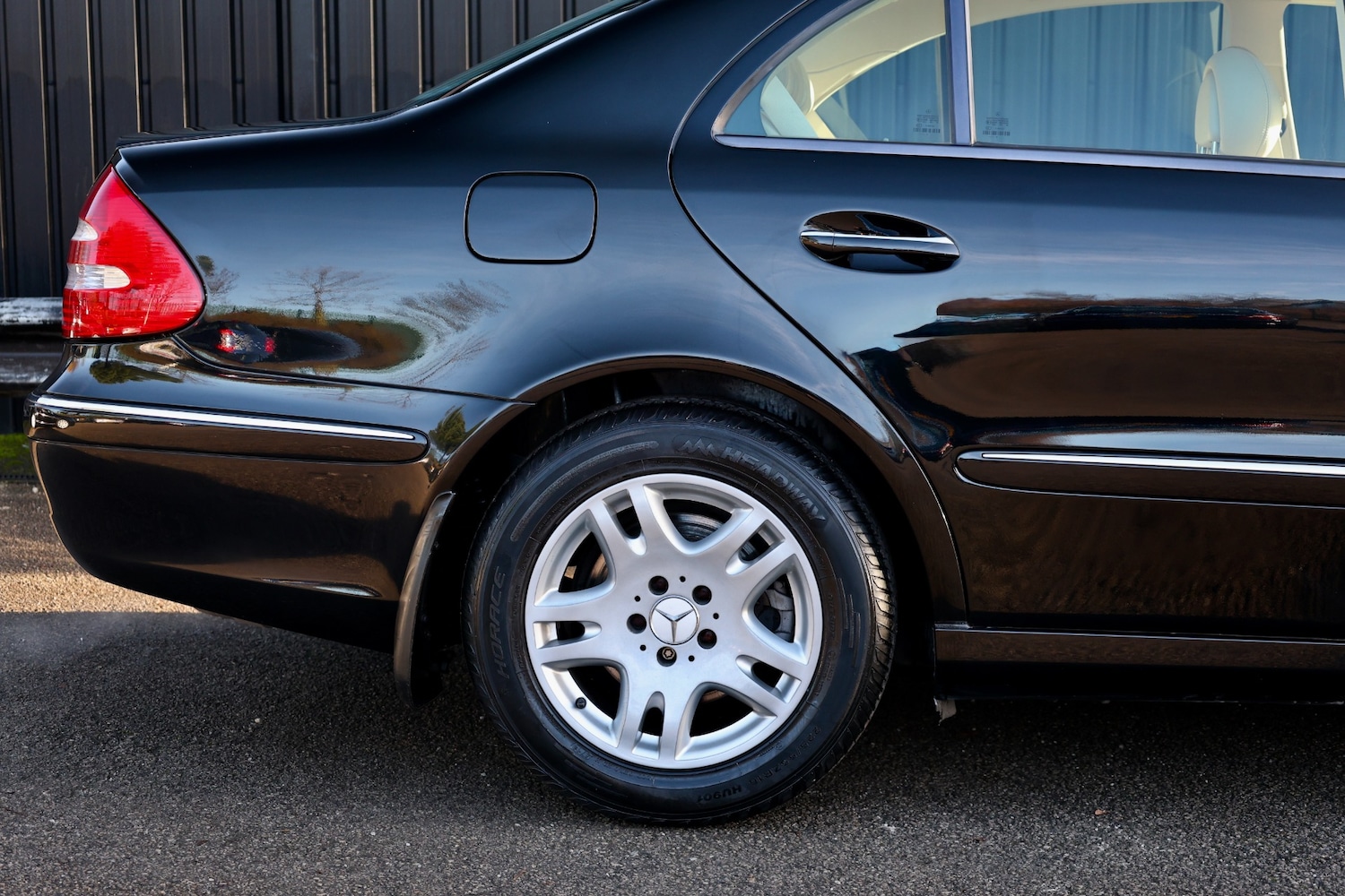 Used Mercedes-Benz E Class 2005 for sale - 76943509: Photo 16