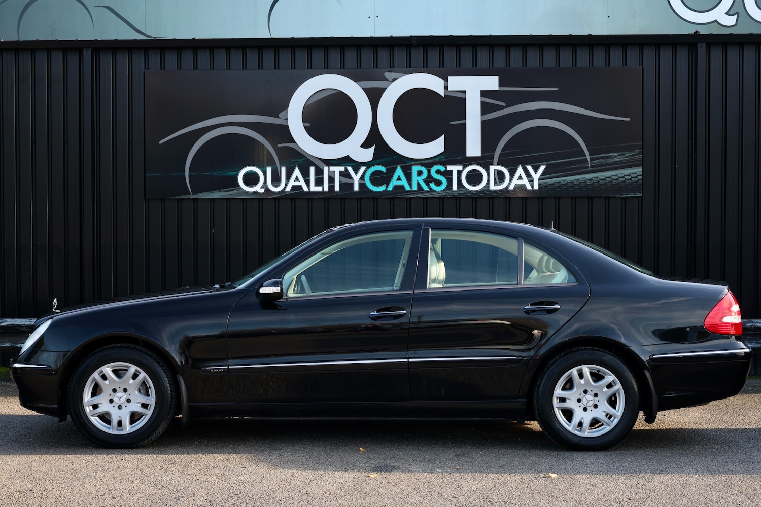 Used Mercedes-Benz E Class 2005 for sale - 76943509: Photo 2