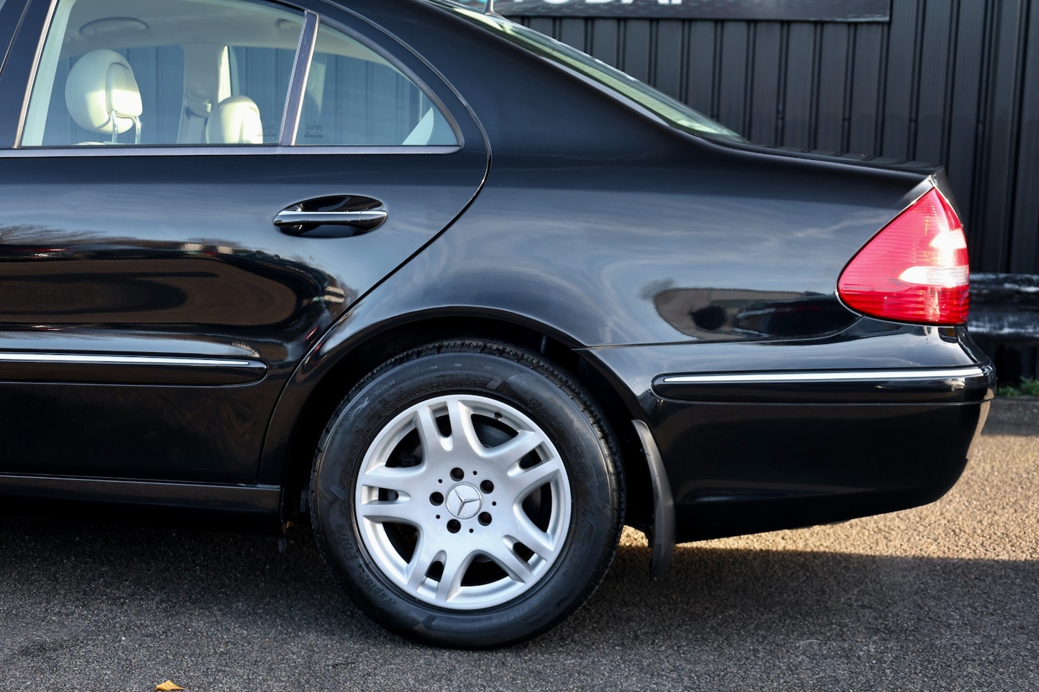 Used Mercedes-Benz E Class 2005 for sale - 76943509: Photo 26