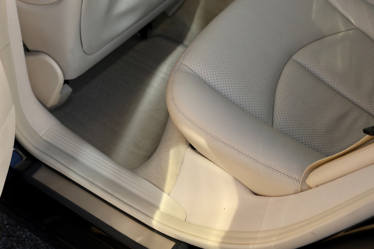 Used Mercedes-Benz E Class 2005 for sale - 76943509: Photo 35