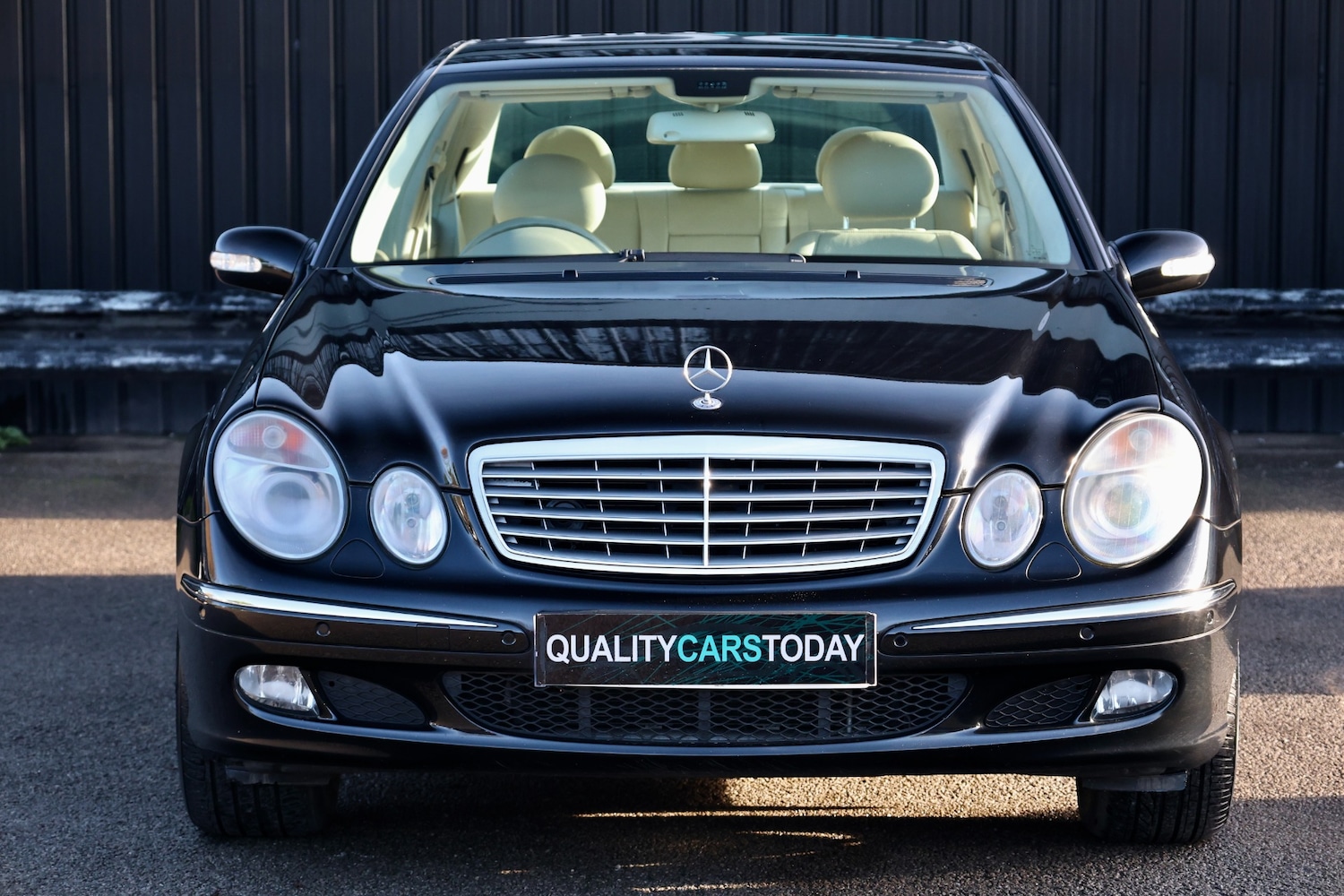 Used Mercedes-Benz E Class 2005 for sale - 76943509: Photo 4