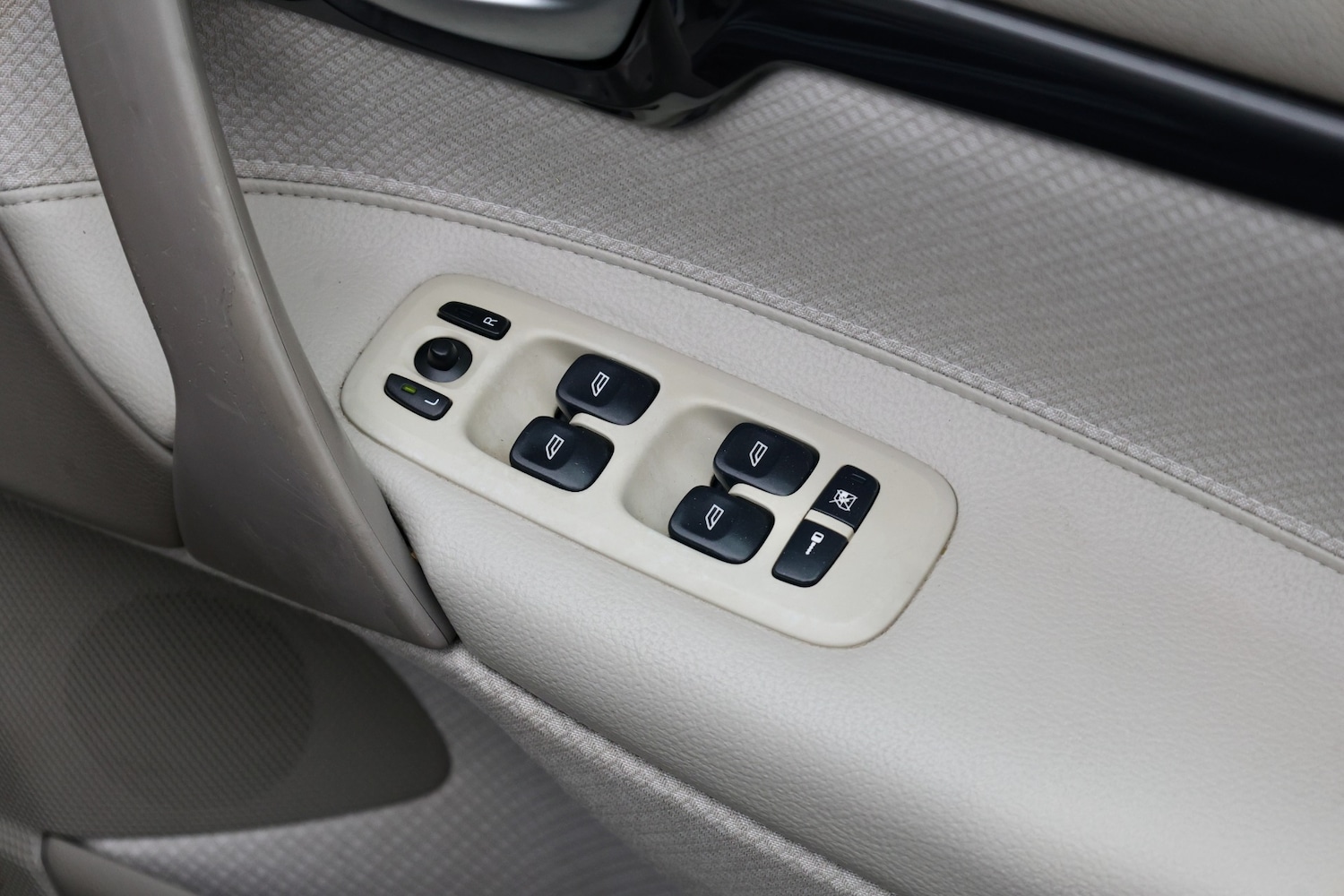 Used Volvo S60 2004 for sale - 77430978: Photo 24