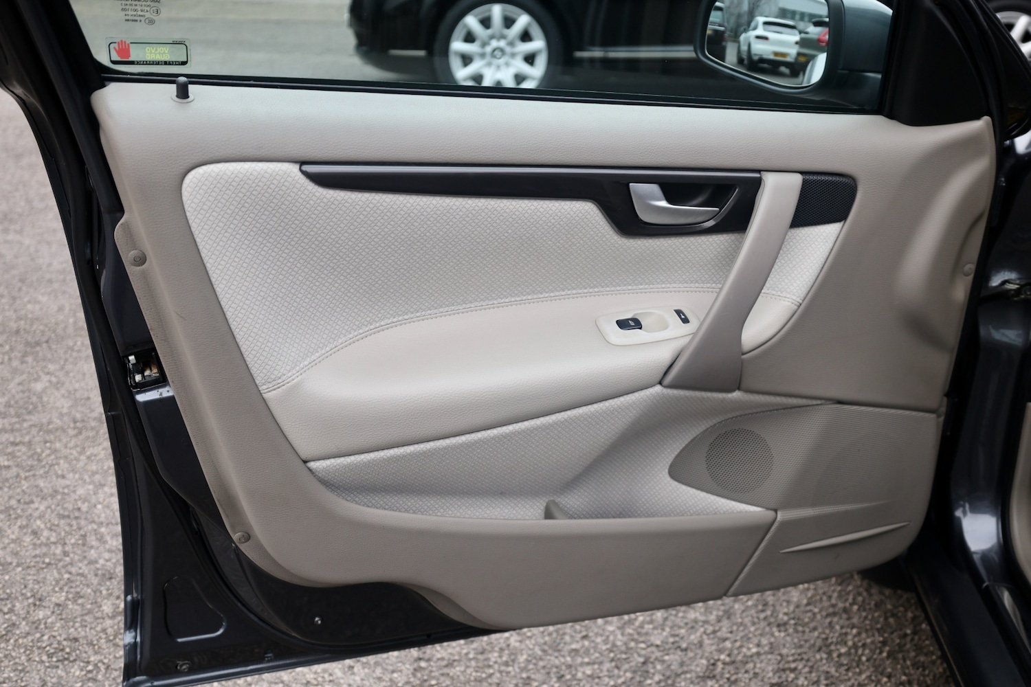 Used Volvo S60 2004 for sale - 77430978: Photo 38