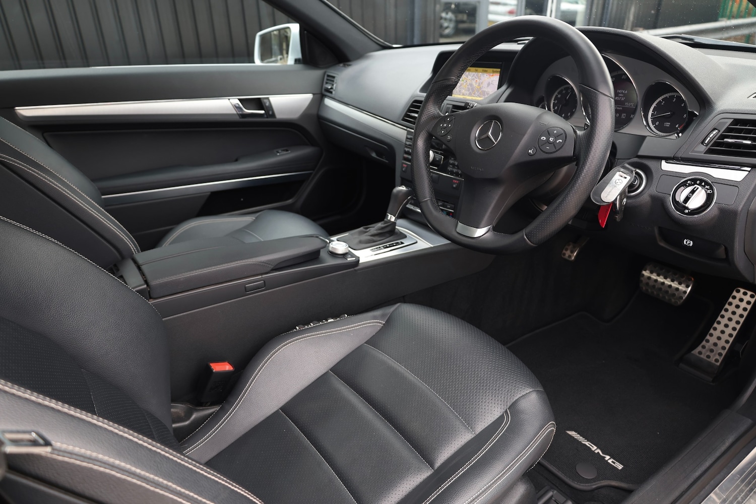 Used Mercedes-Benz E Class 2010 for sale - 76302176: Photo 11