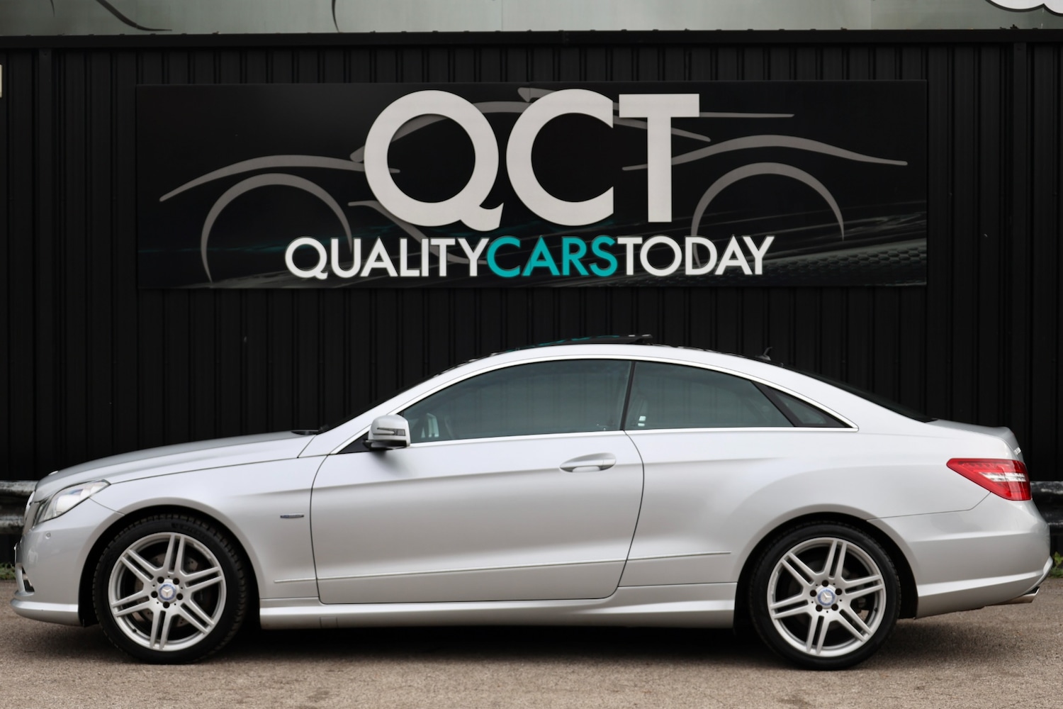 Used Mercedes-Benz E Class 2010 for sale - 76302176: Photo 2