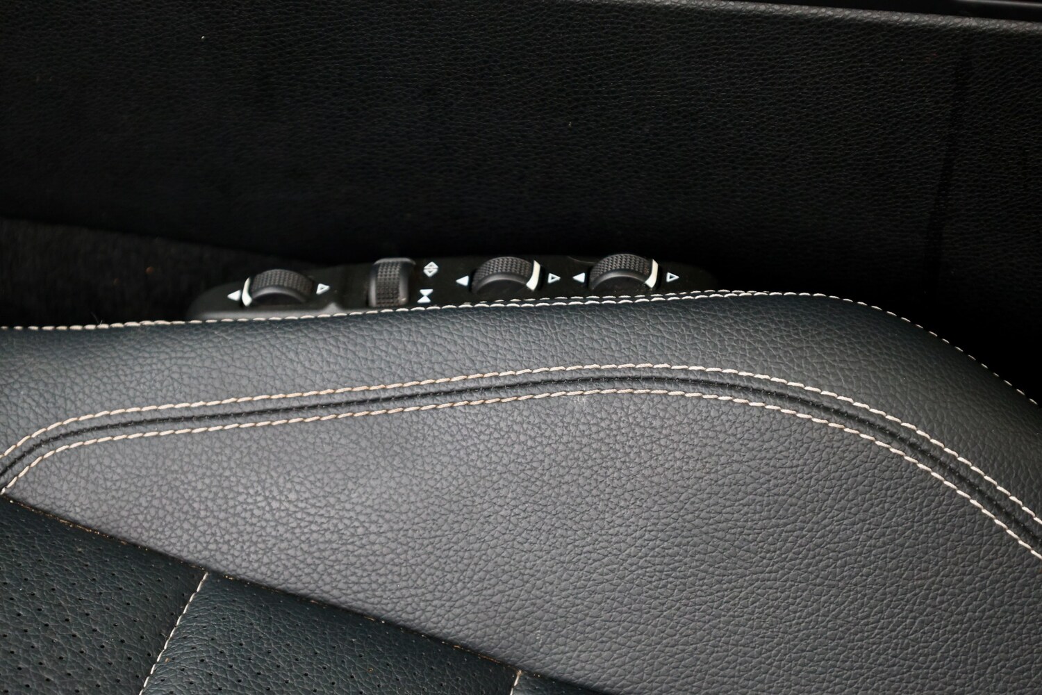 Used Mercedes-Benz E Class 2010 for sale - 76302176: Photo 36