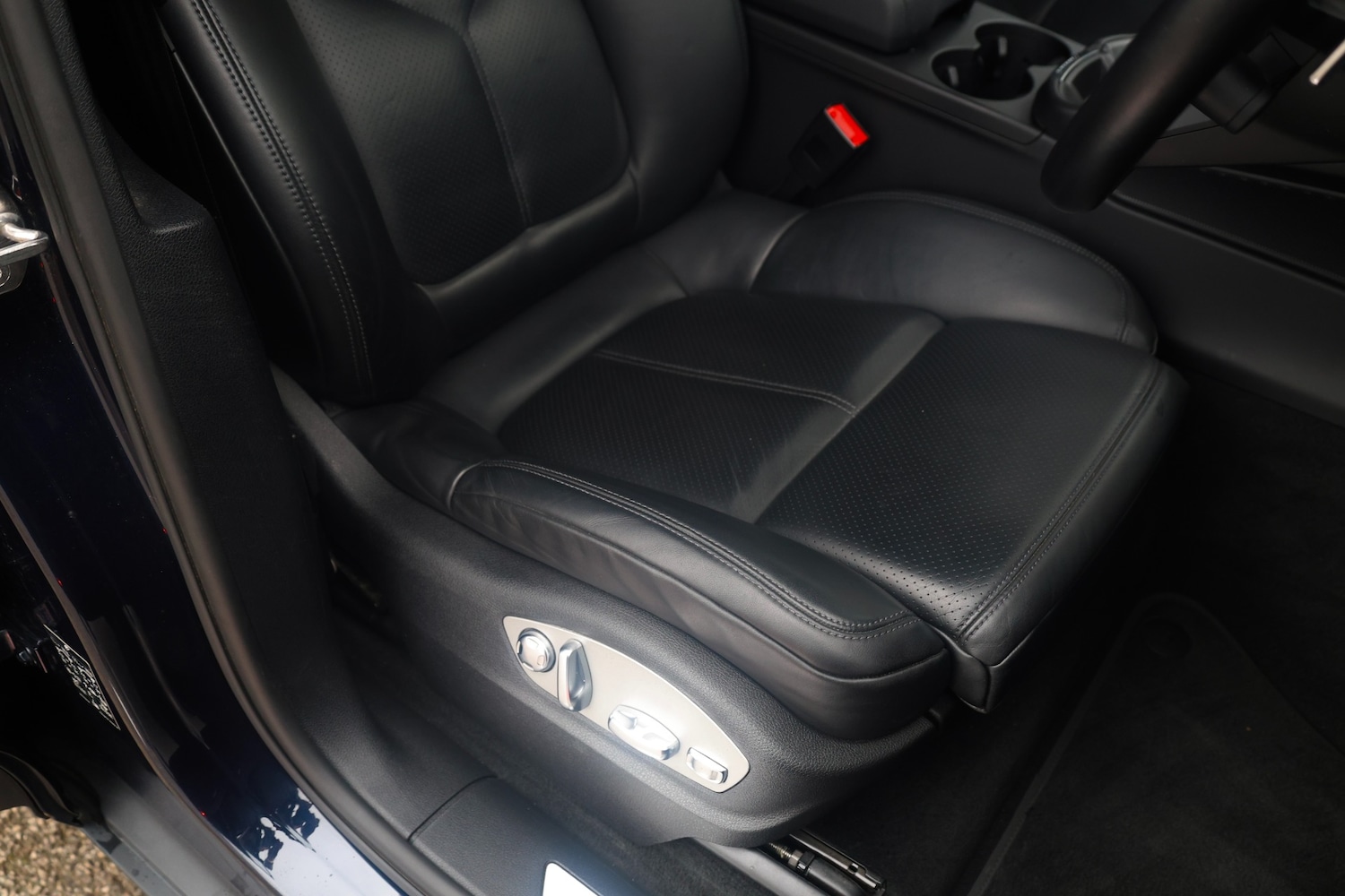 Used Porsche Macan 2021 for sale - 77335698: Photo 23