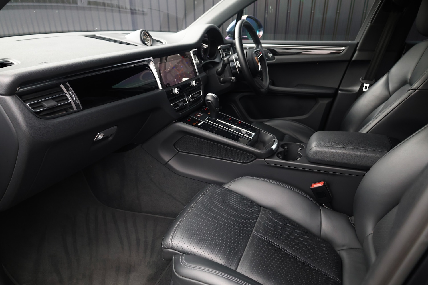 Used Porsche Macan 2021 for sale - 77335698: Photo 3